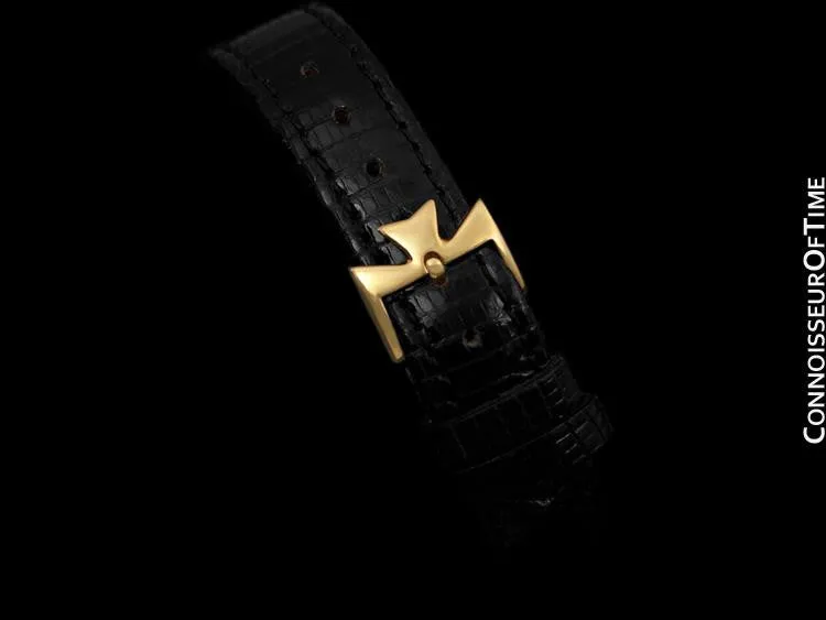1960's Vacheron & Constantin "Extra-Flat" Vintage Mens Midsize Square Watch - 18K Gold