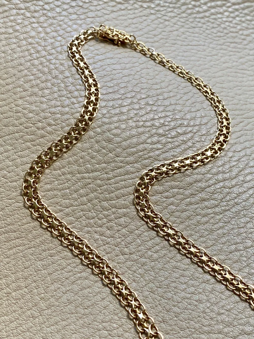 1973 Graduated width x link necklace in 18k gold - 18.5 inch length