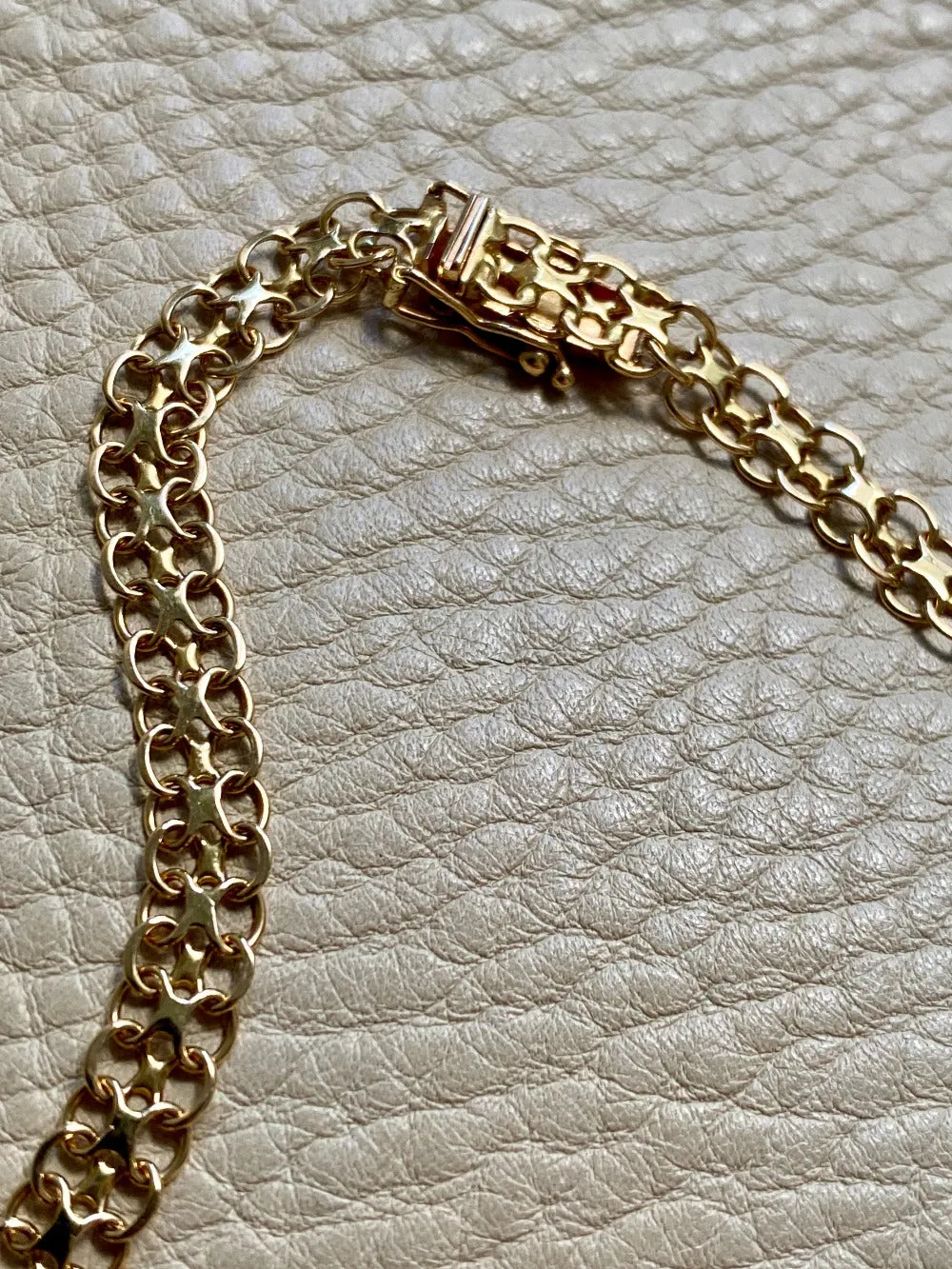 1973 Graduated width x link necklace in 18k gold - 18.5 inch length