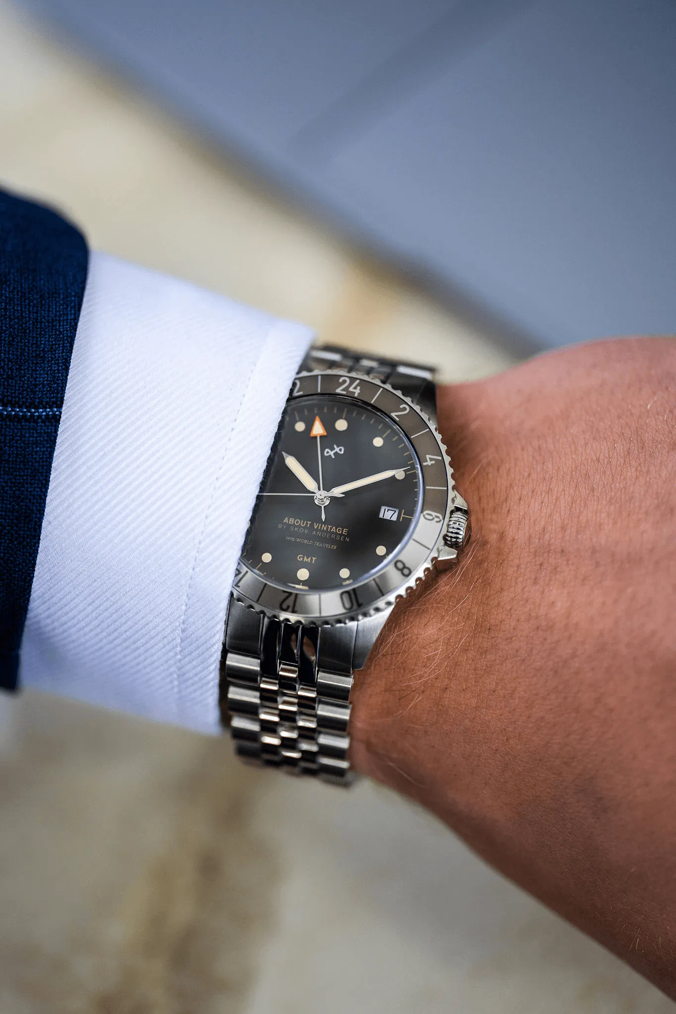 1982 GMT World Traveler, Steel / Warm Grey & Cool Grey (B)