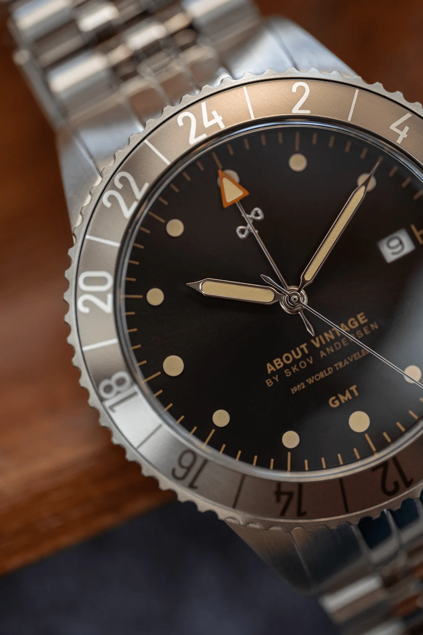 1982 GMT World Traveler, Steel / Warm Grey & Cool Grey (B)