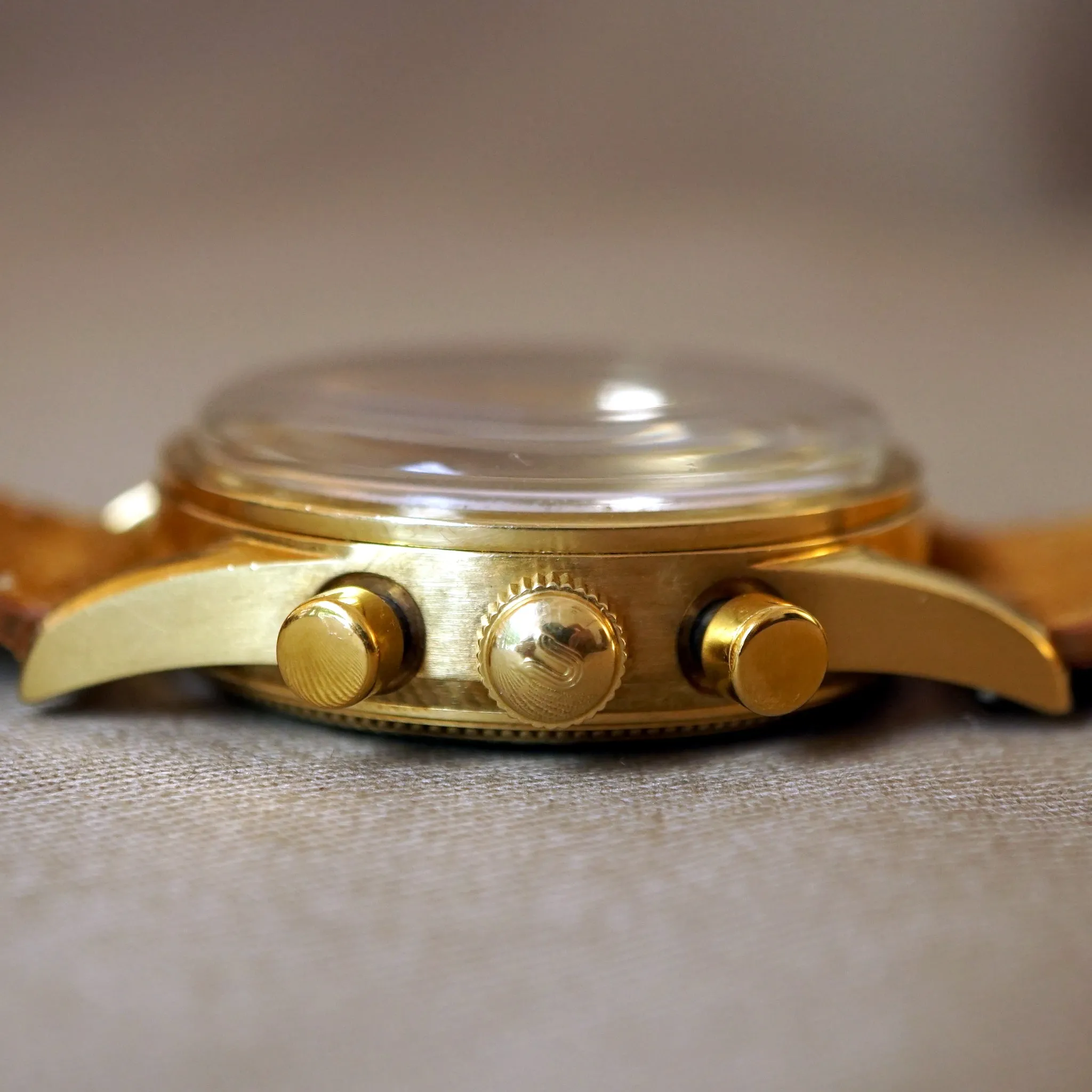 1993 UNIVERSAL GENEVE COMPAX 18K YG 184450 CHRONOGRAPH WATCH