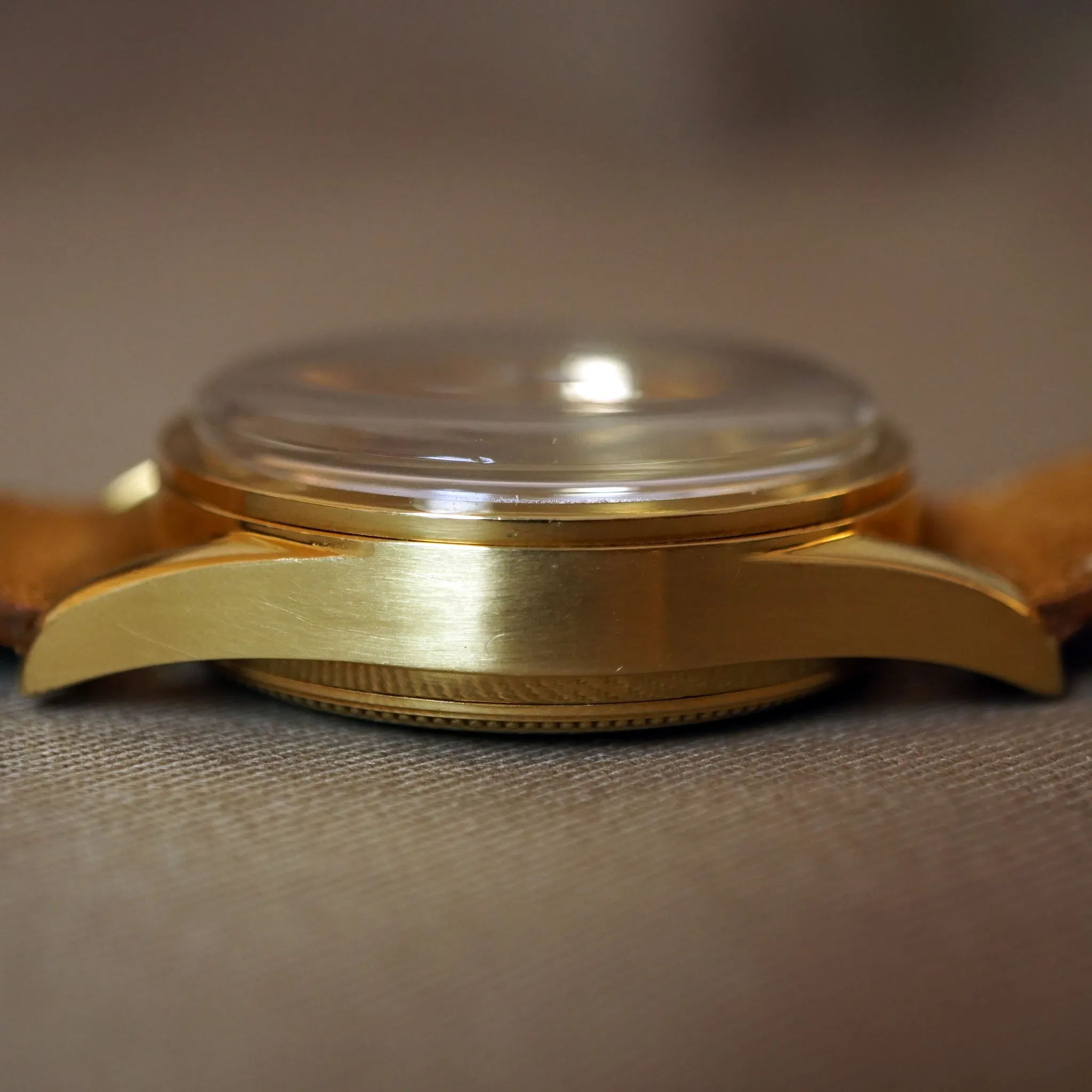 1993 UNIVERSAL GENEVE COMPAX 18K YG 184450 CHRONOGRAPH WATCH