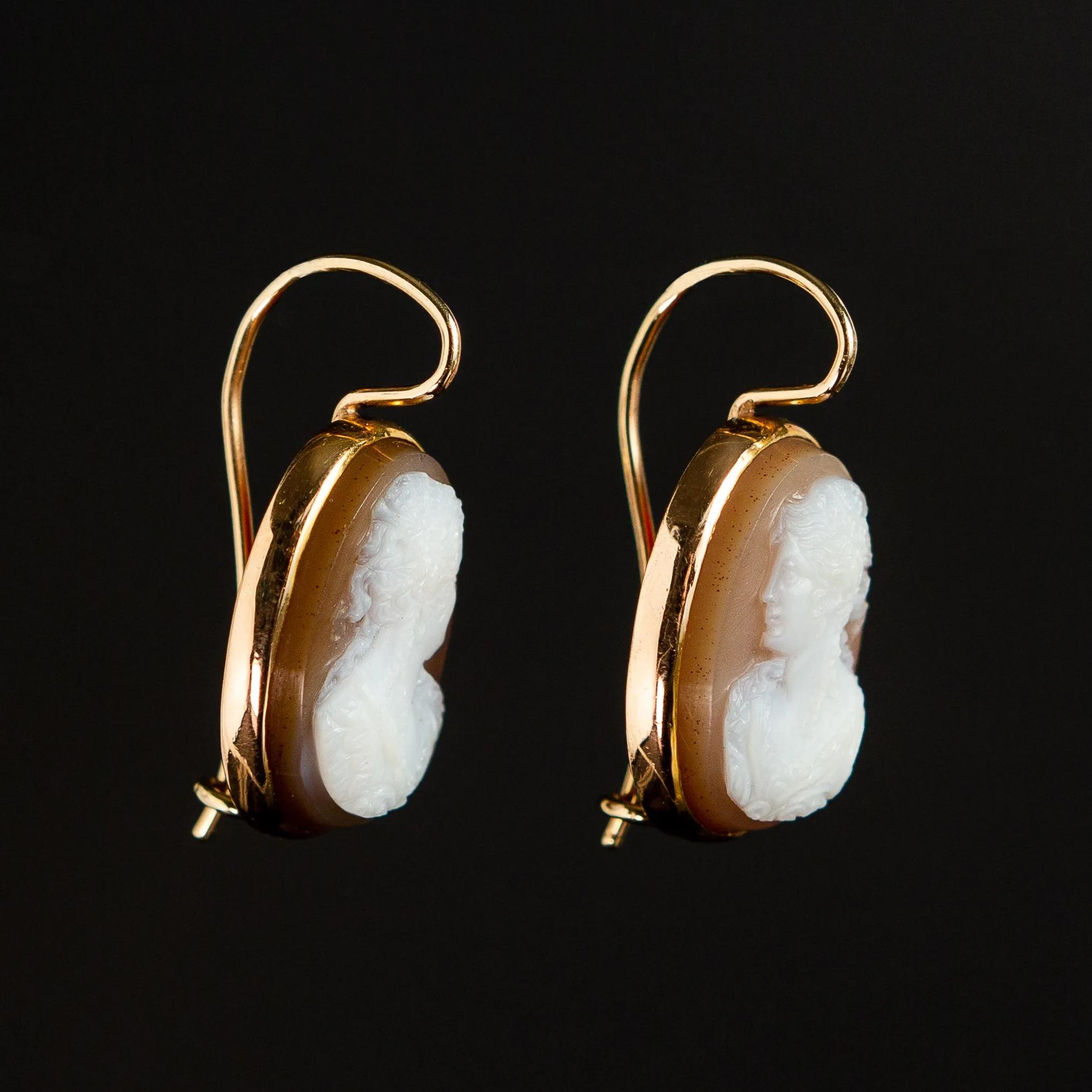 Agate Cameo Earrings in 14k Yellow gold - circa 1900