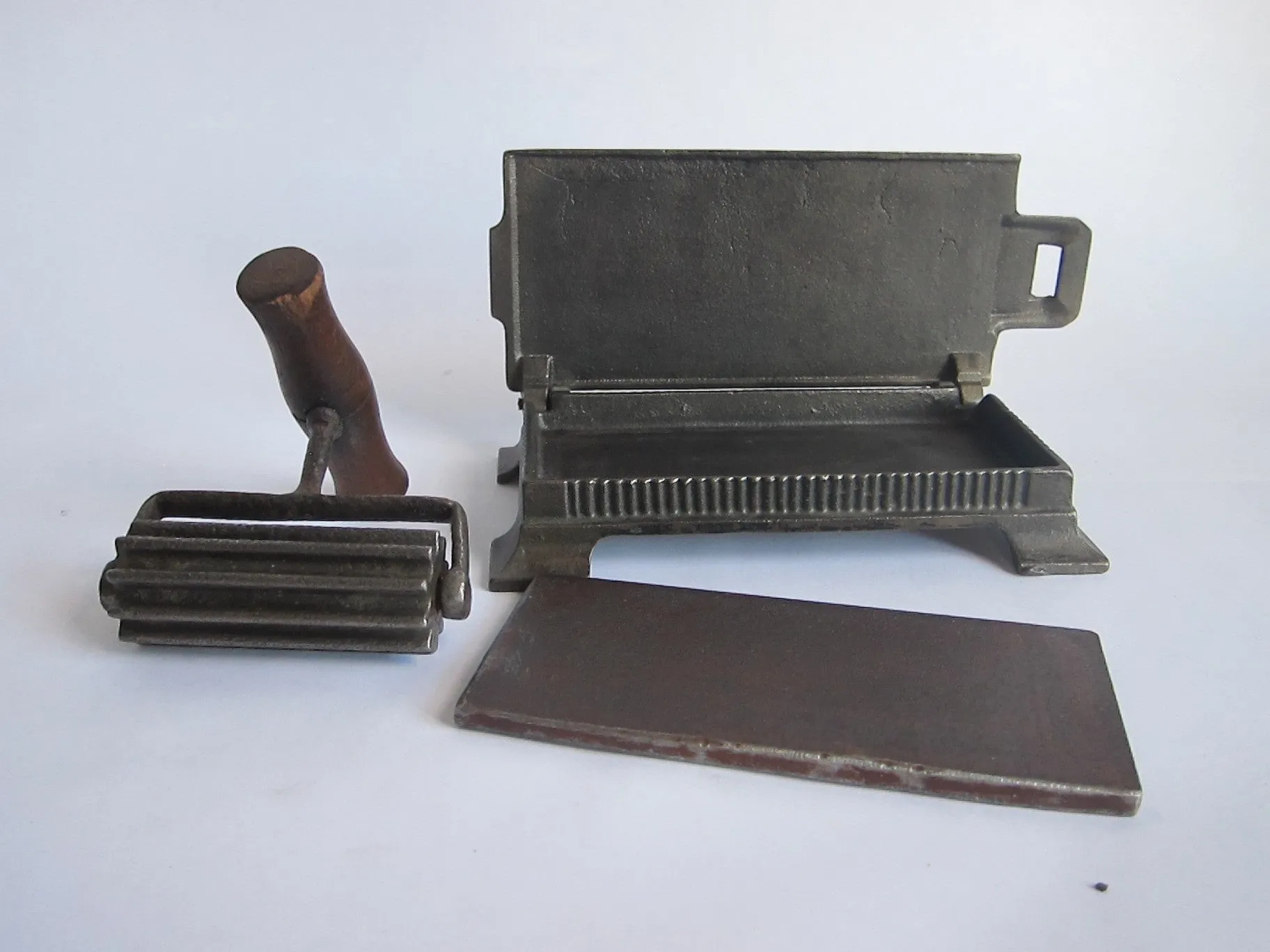 Antique Shepard Hardware 1878 Victorian Mechanical Fluting Iron