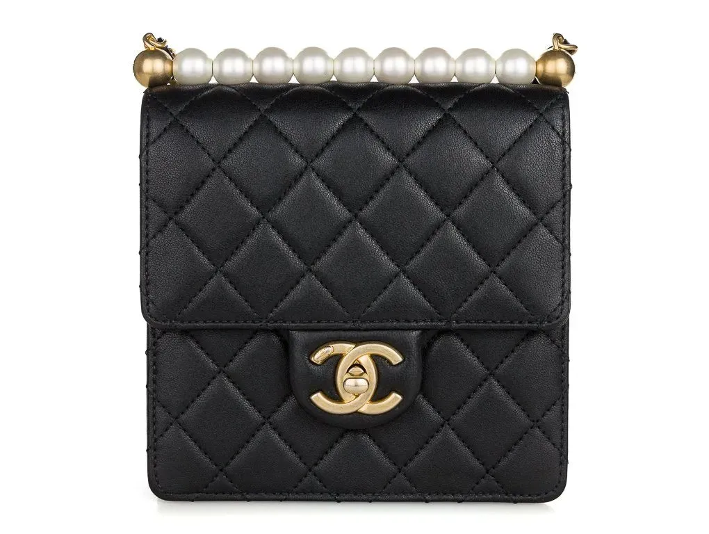 CHANEL BLACK "CHIC PEARLS" SMALL FLAP BAG IN GOATSKIN LEATHER WITH MATTE GOLD HARDWARE