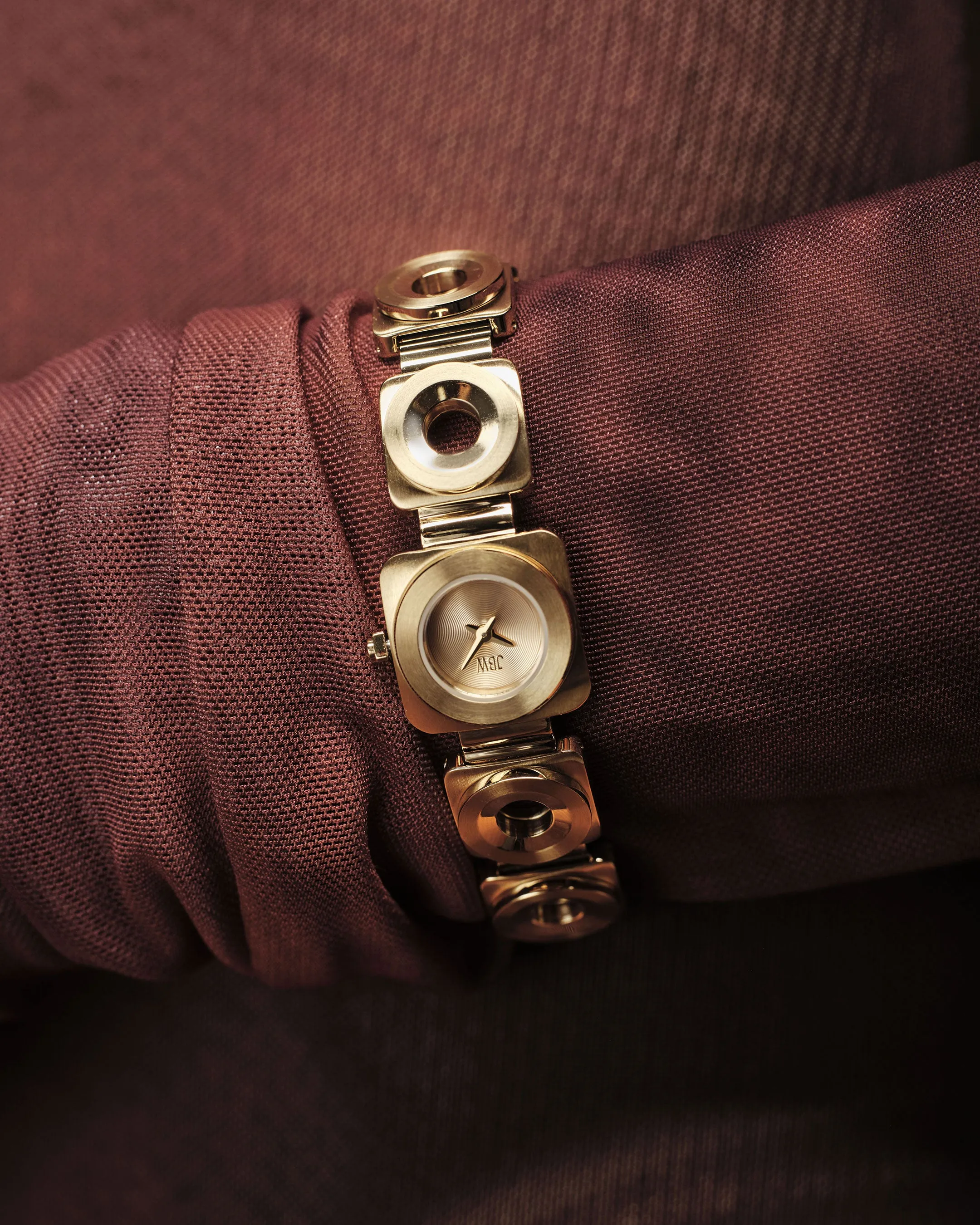 Chasm Petite | J6400A