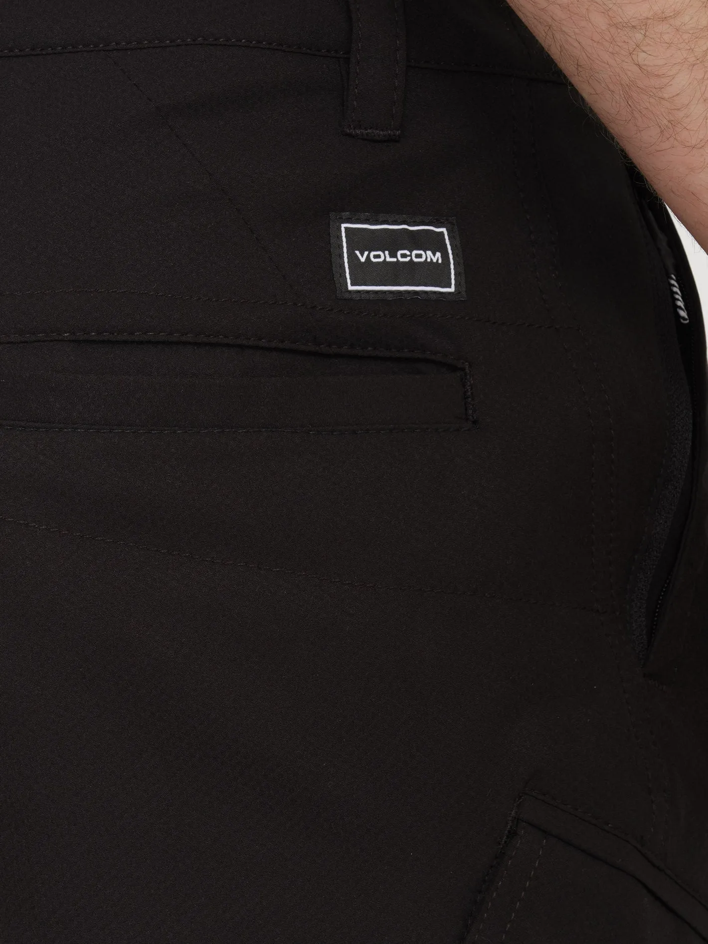 Country Days Hybrid 20" Shorts - BLACK