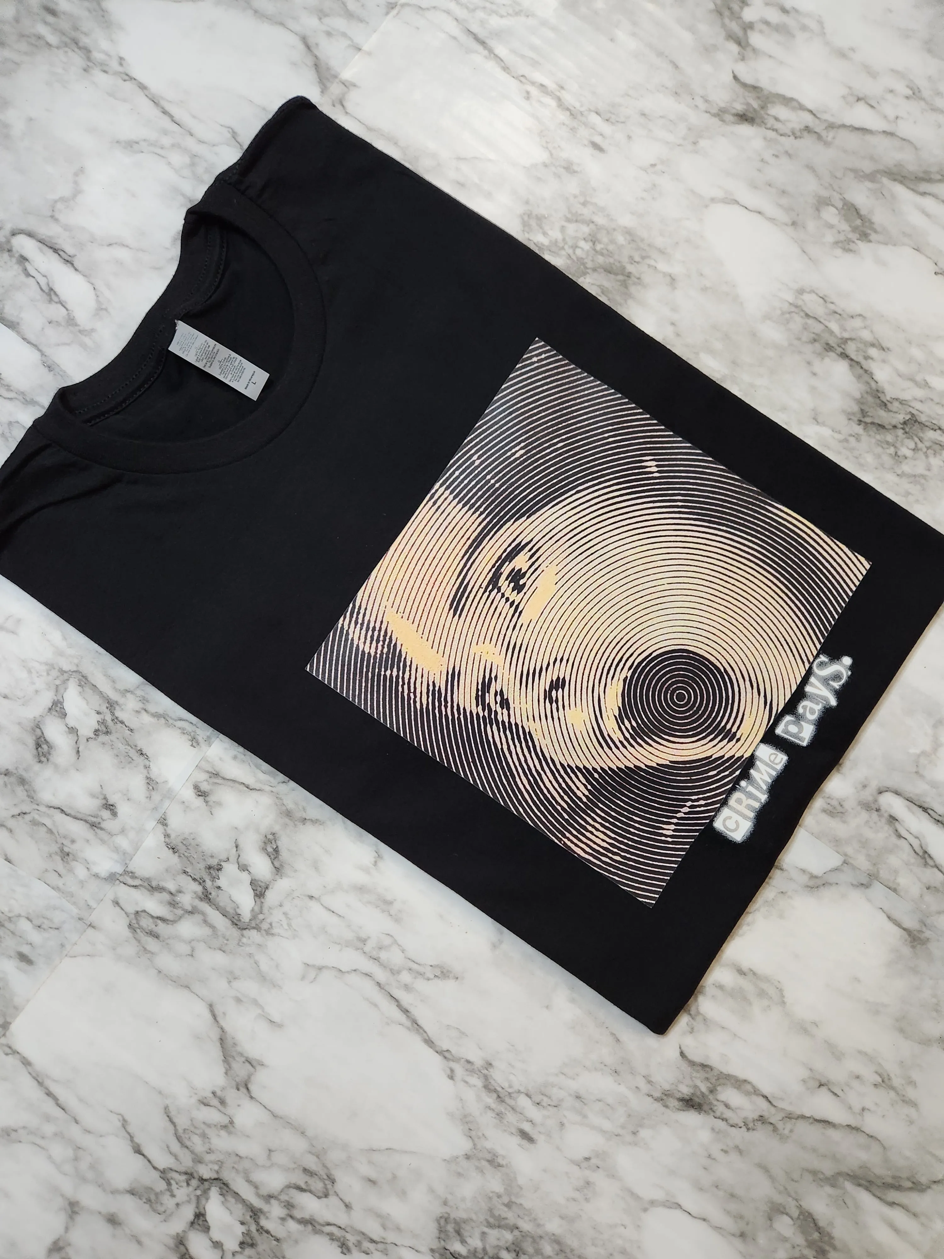 Crime Pays. T-Shirt (Black)