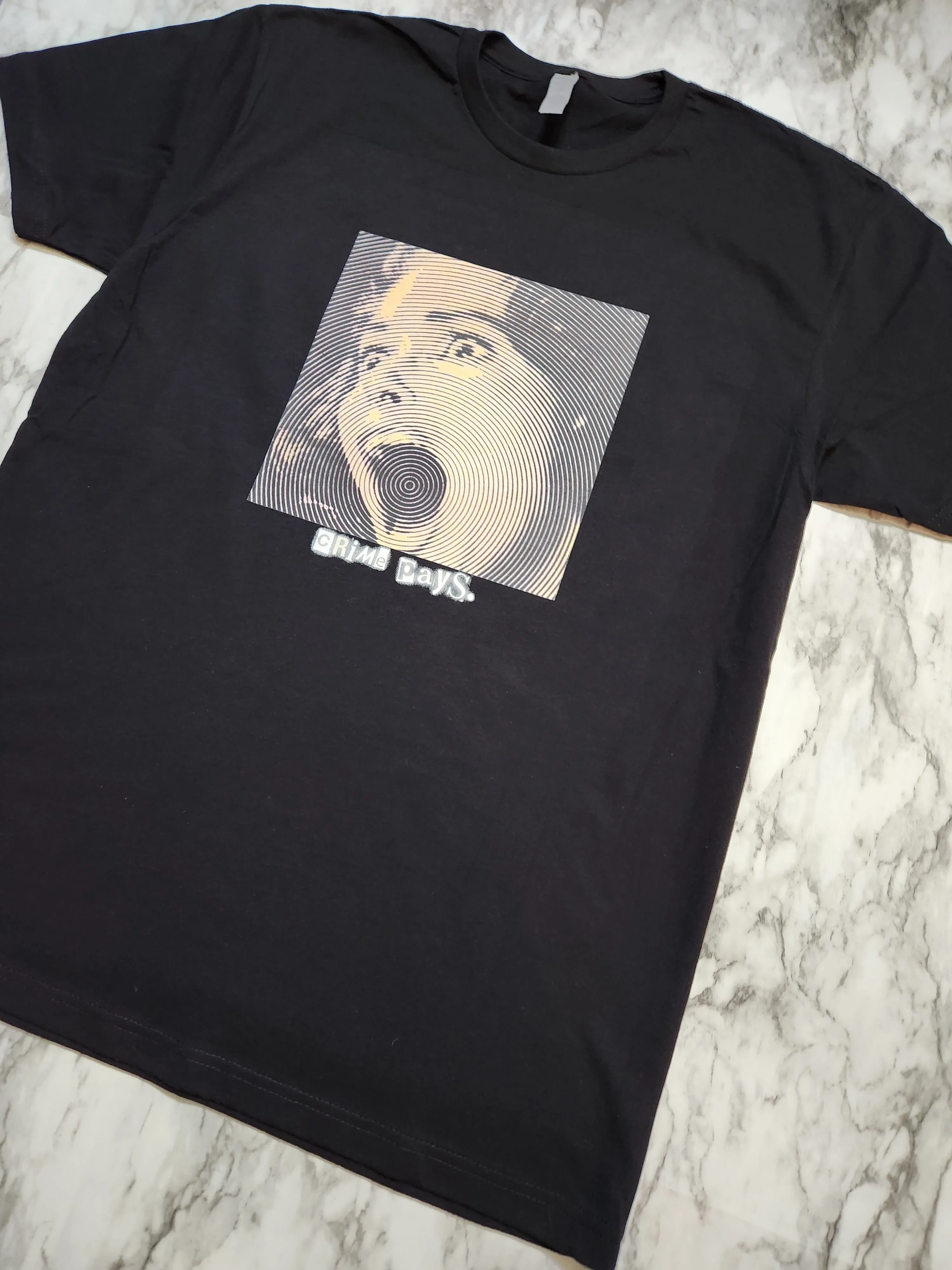 Crime Pays. T-Shirt (Black)