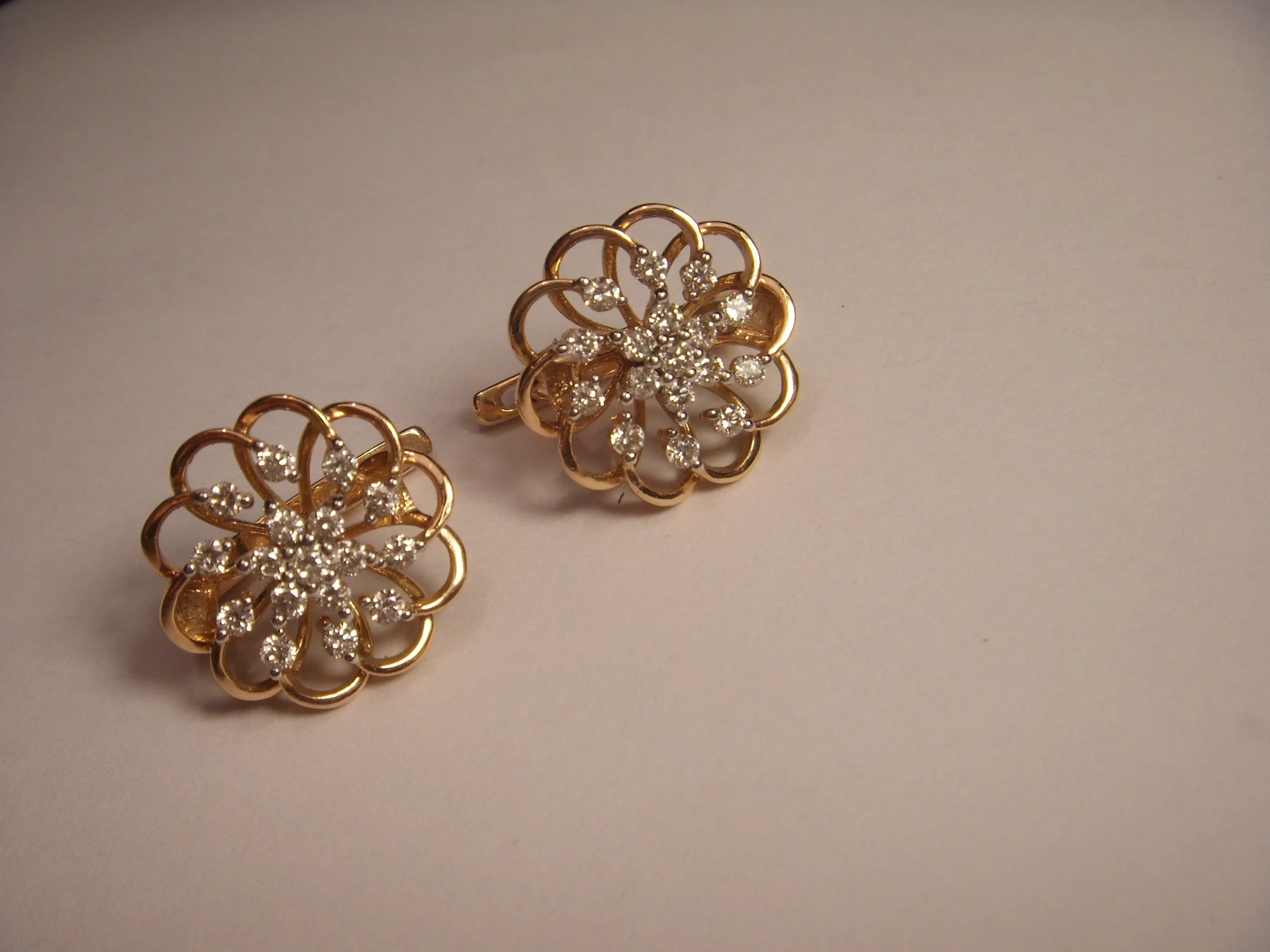 Gorgeous 14K Pink Rose Gold Diamond Floral Flower Lever Back Earrings