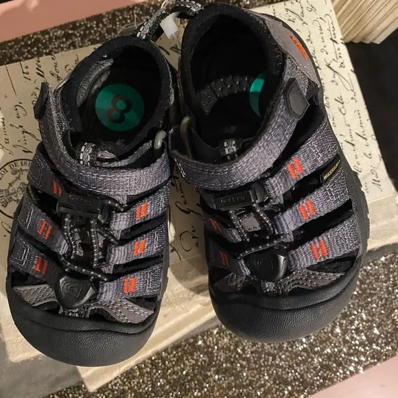 KeenNewport H2 - Stlgry/blk. NWOT
