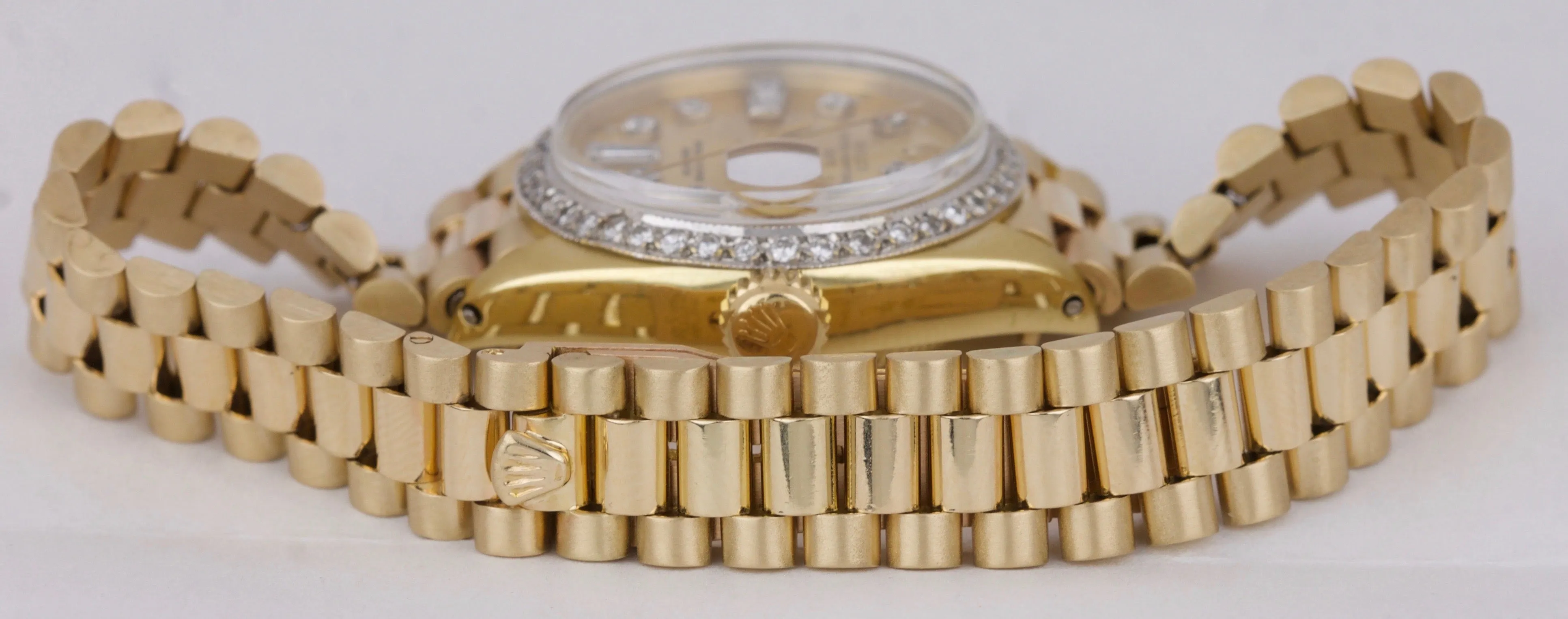 Ladies Rolex Date 6917 President 26mm Diamond Bezel 18K Yellow Gold Watch 69178