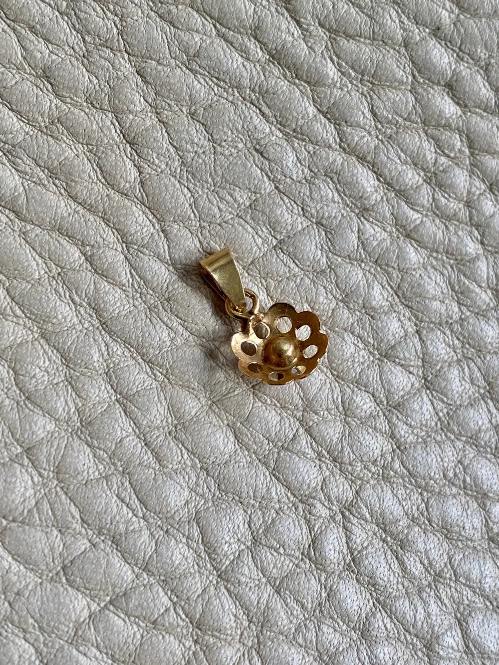 Midcentury era 18k gold eight petal flower with quartz - pendant or charm
