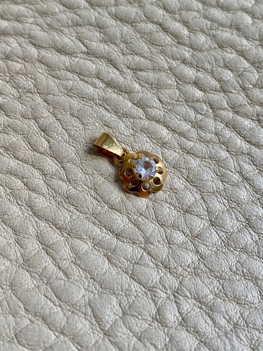 Midcentury era 18k gold eight petal flower with quartz - pendant or charm