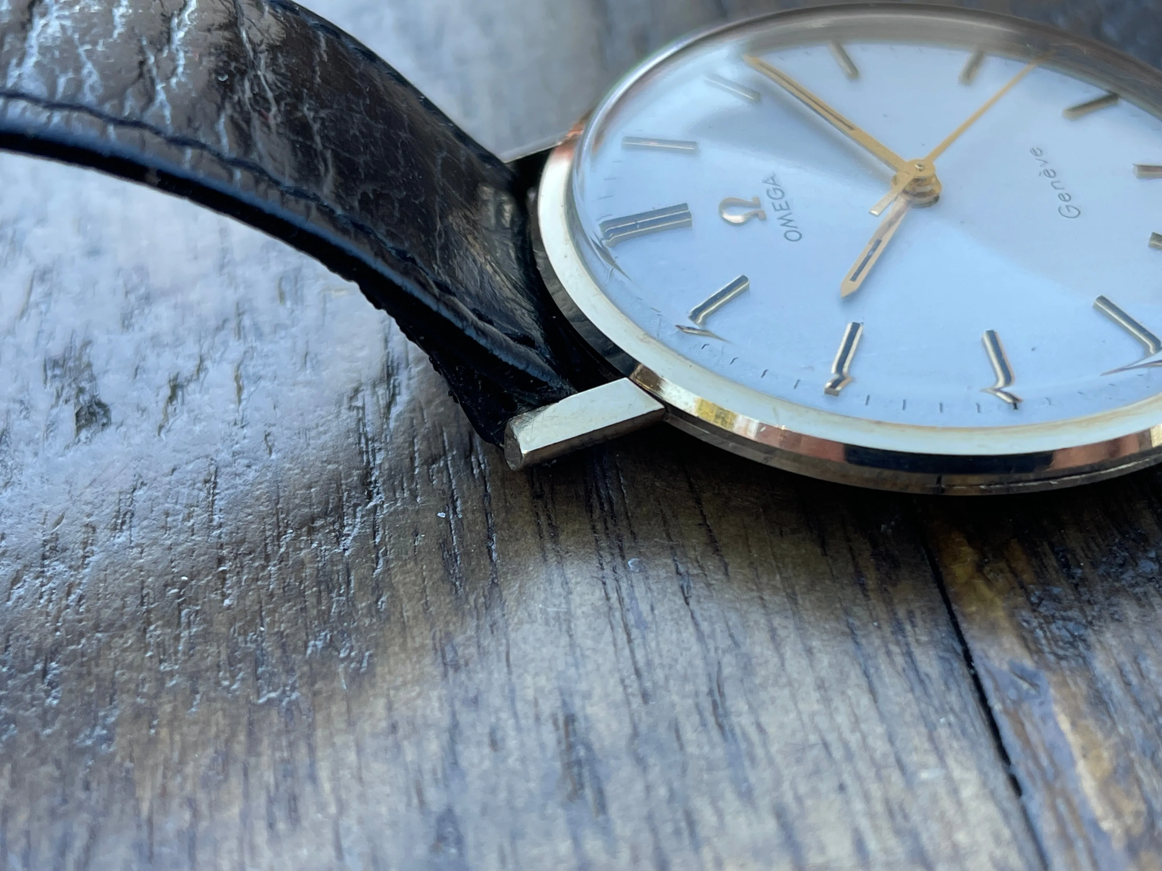 Omega Geneve - Original box, papers, band and buckle.