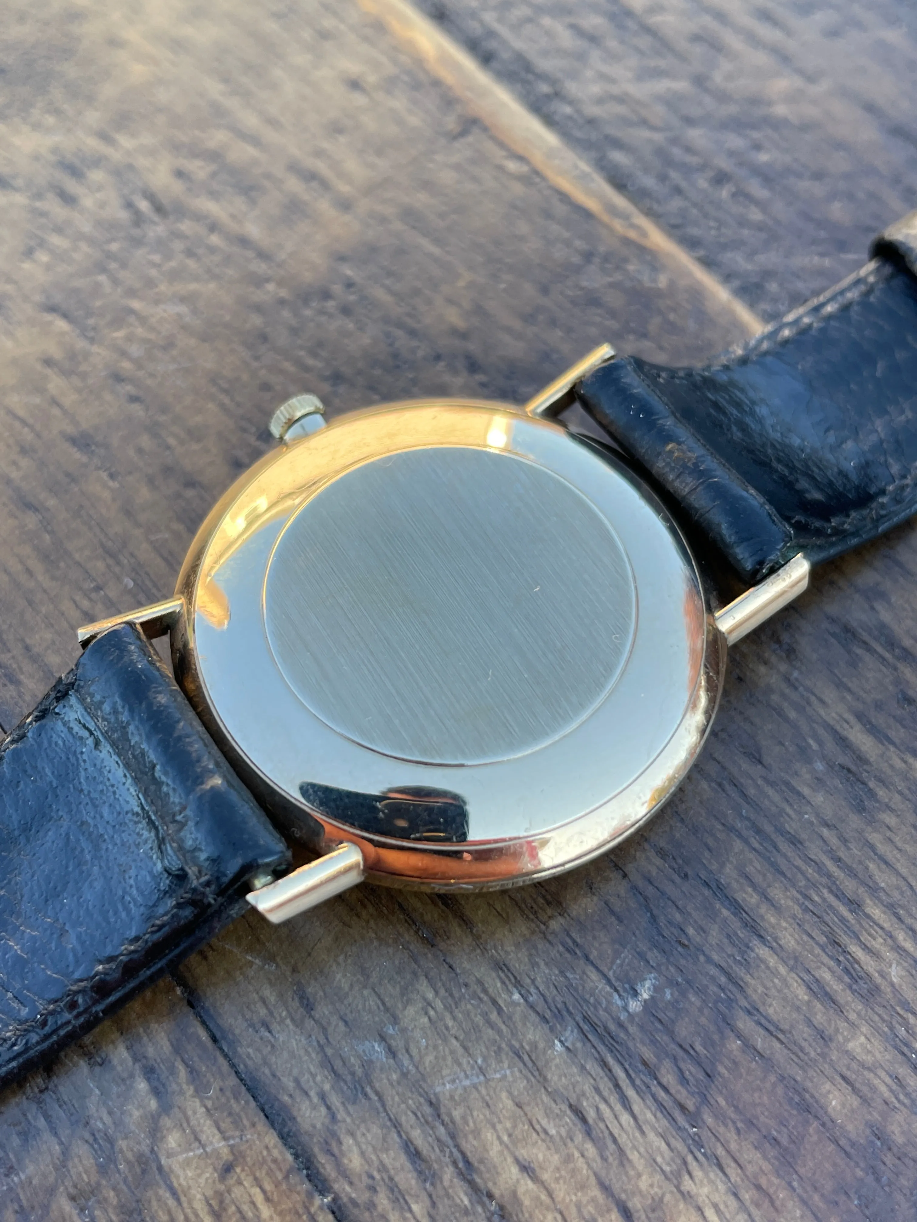 Omega Geneve - Original box, papers, band and buckle.