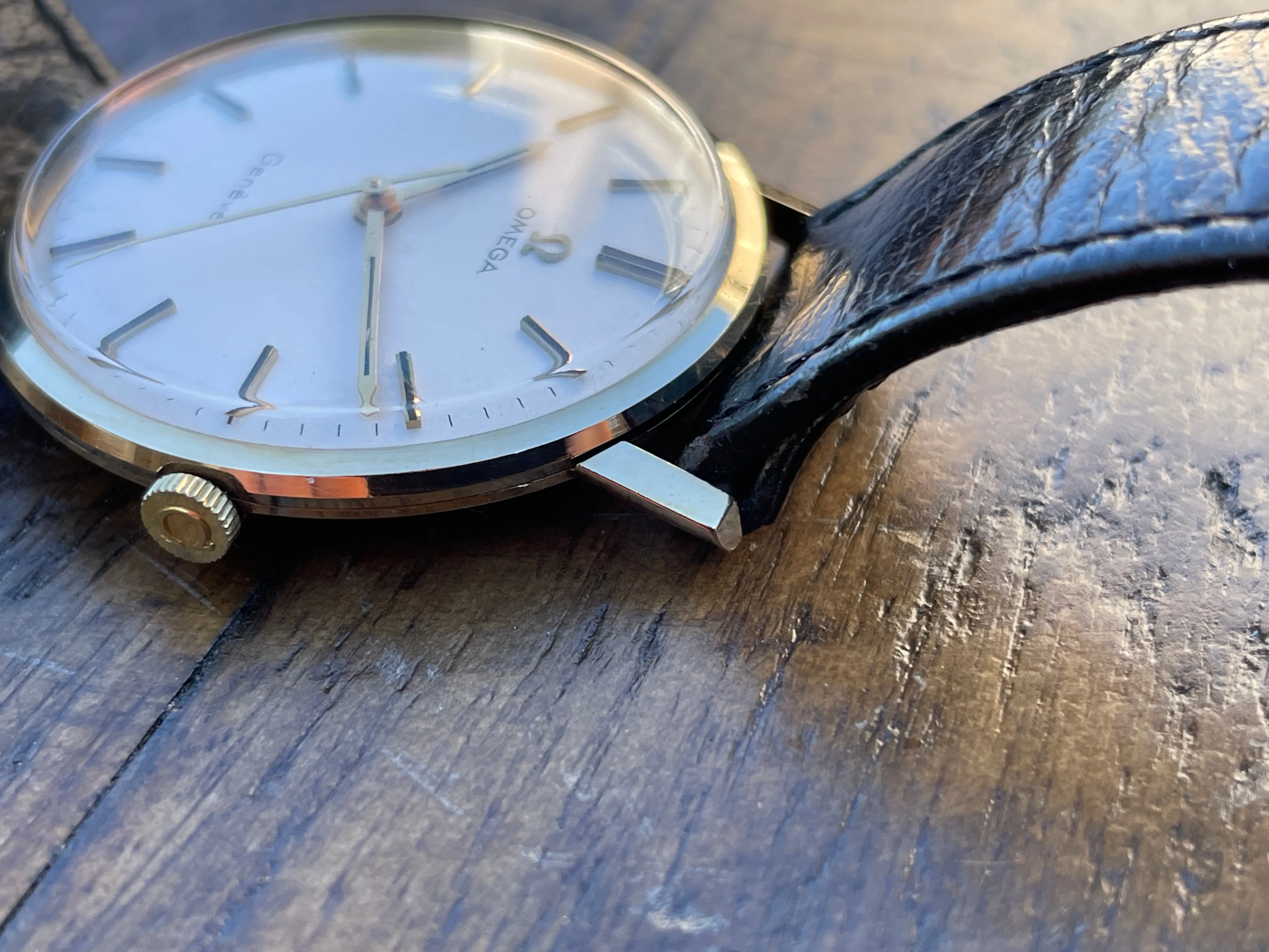 Omega Geneve - Original box, papers, band and buckle.