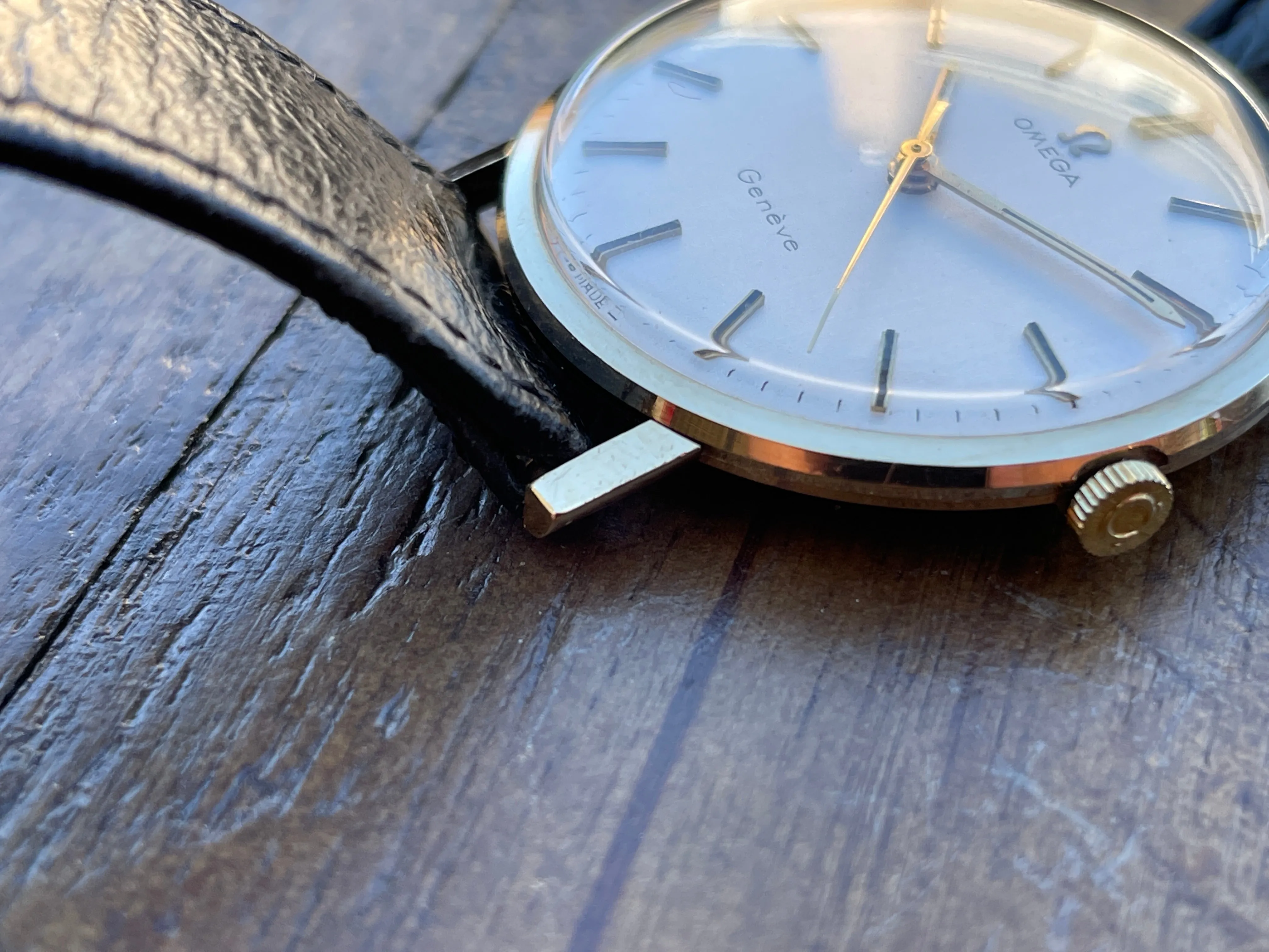 Omega Geneve - Original box, papers, band and buckle.