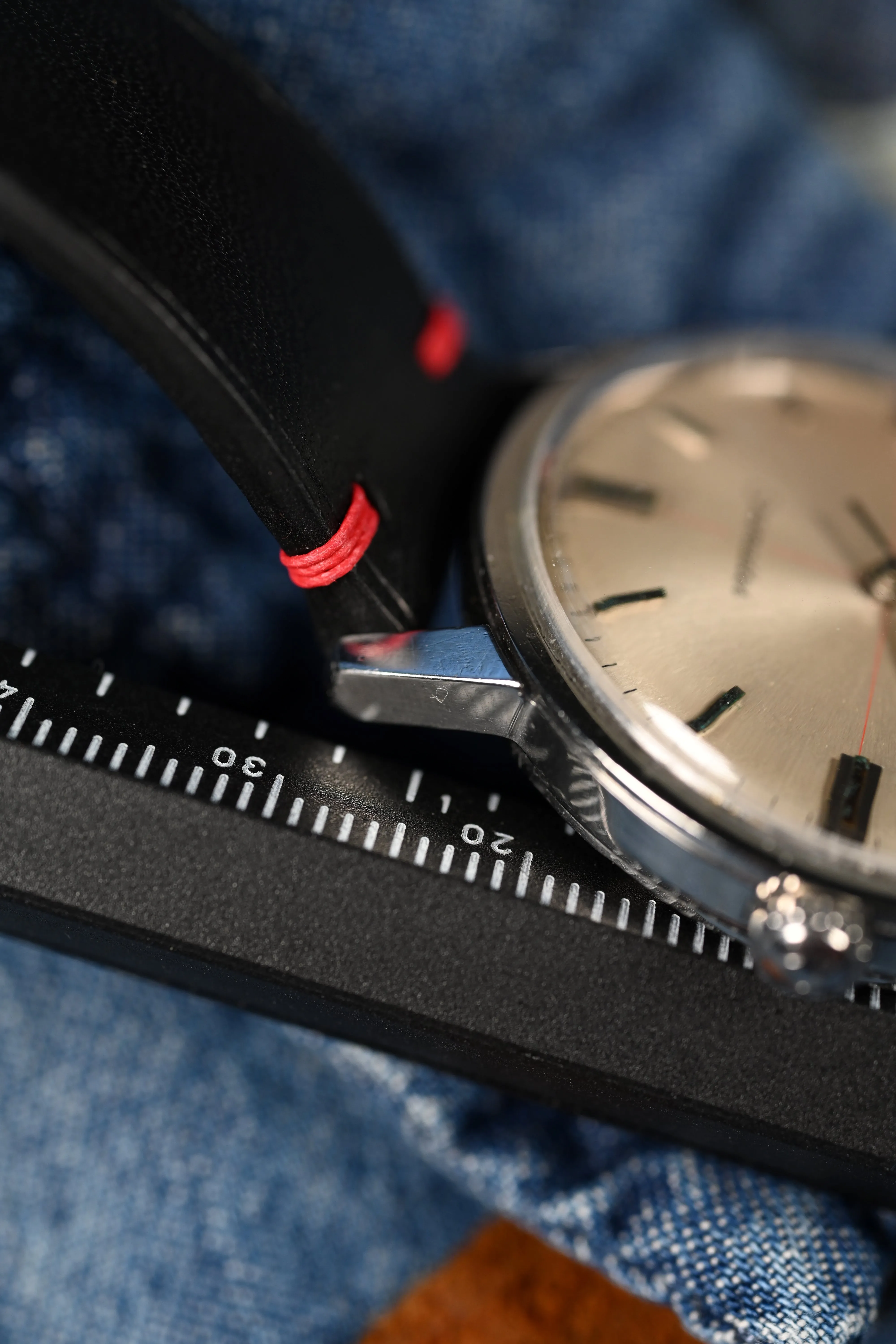 Omega Seamaster 165.002 - Red Crosshair