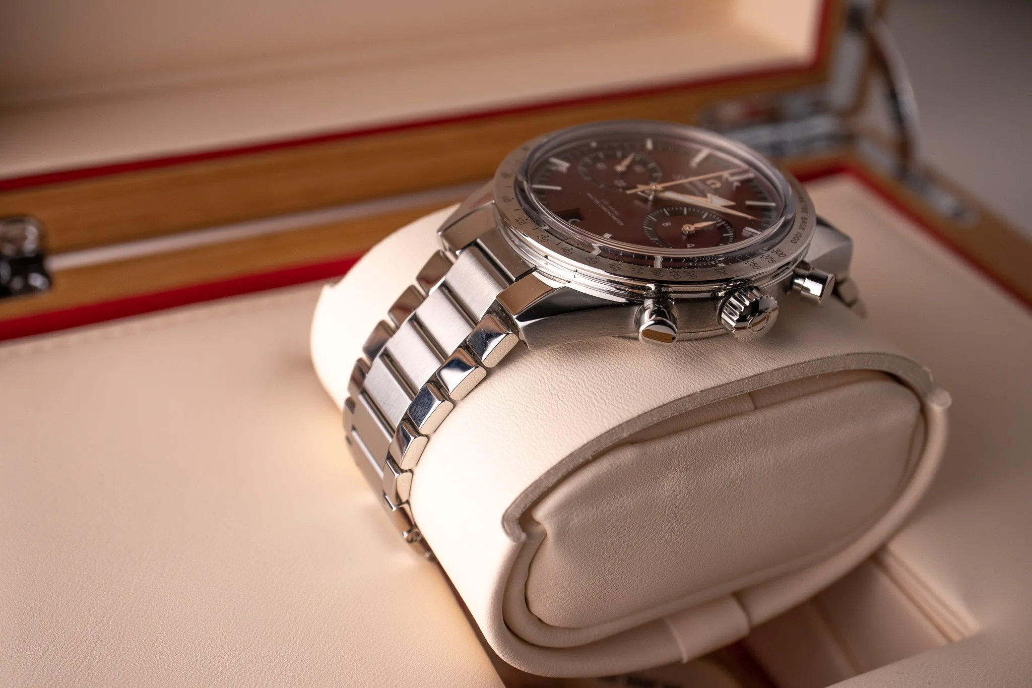 Omega Speedmaster 57' 40.5mm 332.10.41.51.11.001 Burgundy
