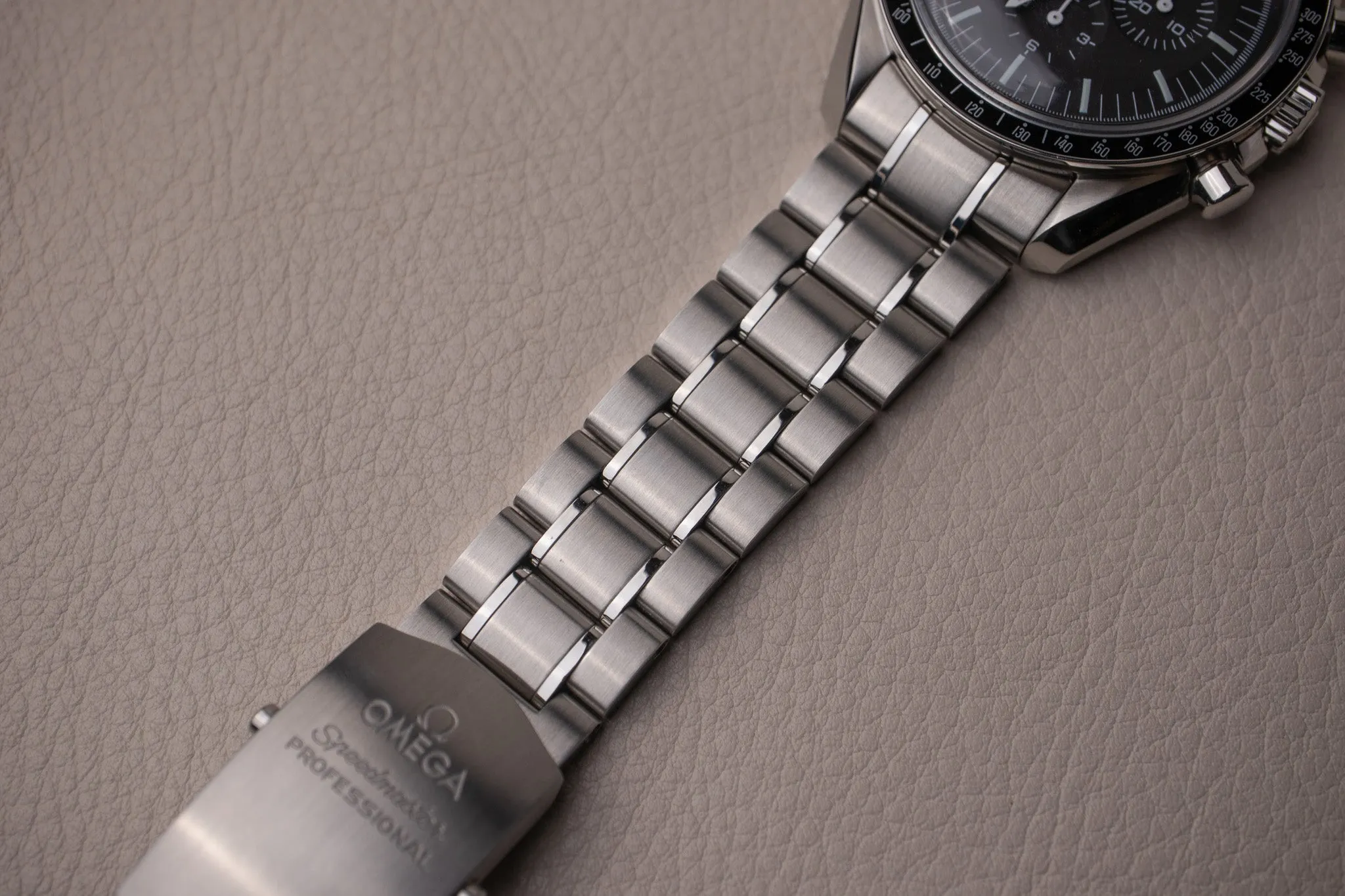 Omega Speedmaster Hesalite 311.30.42.30.01.005