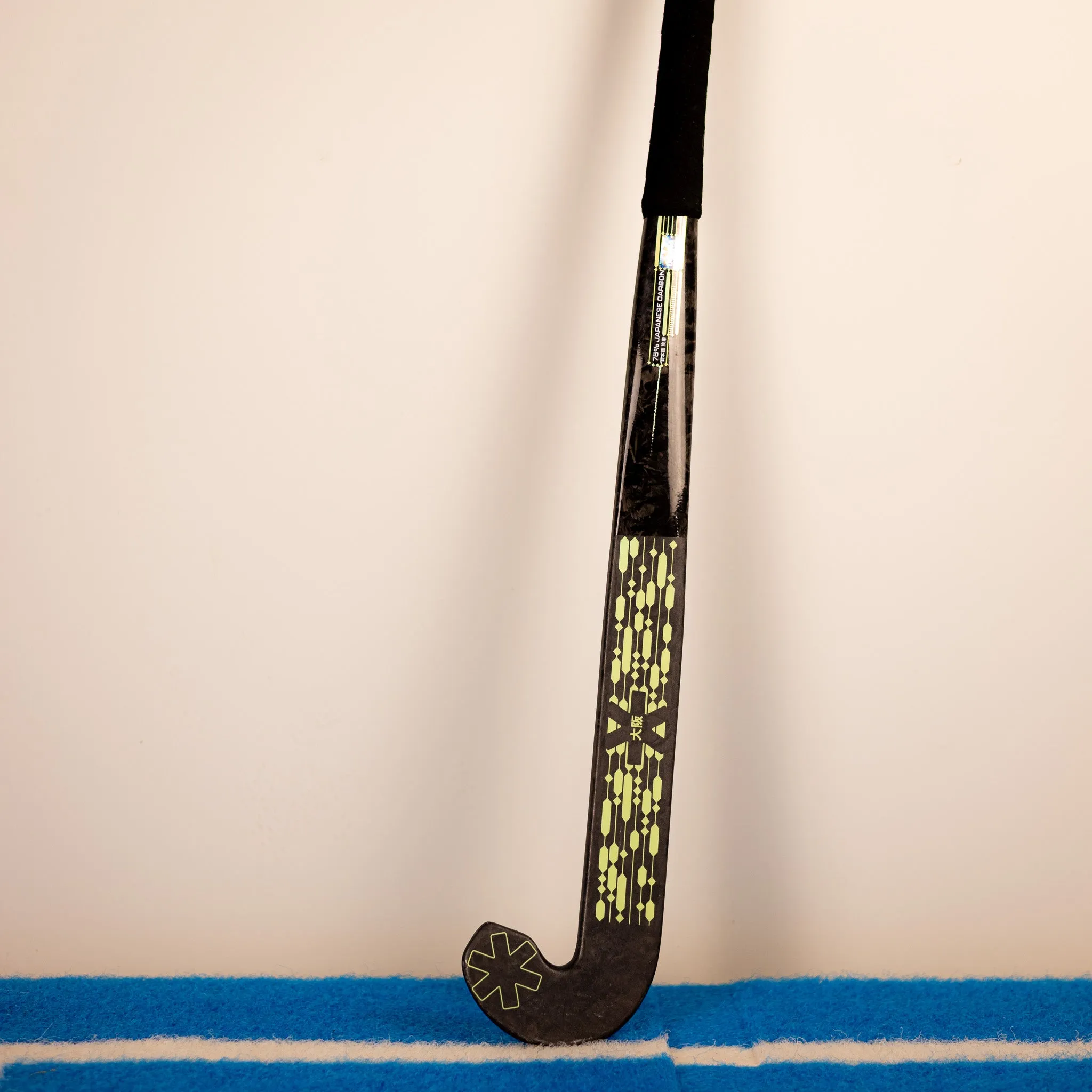 Osaka FutureLab 75 NXT Bow Hockey Stick Black/Green EX DISPLAY