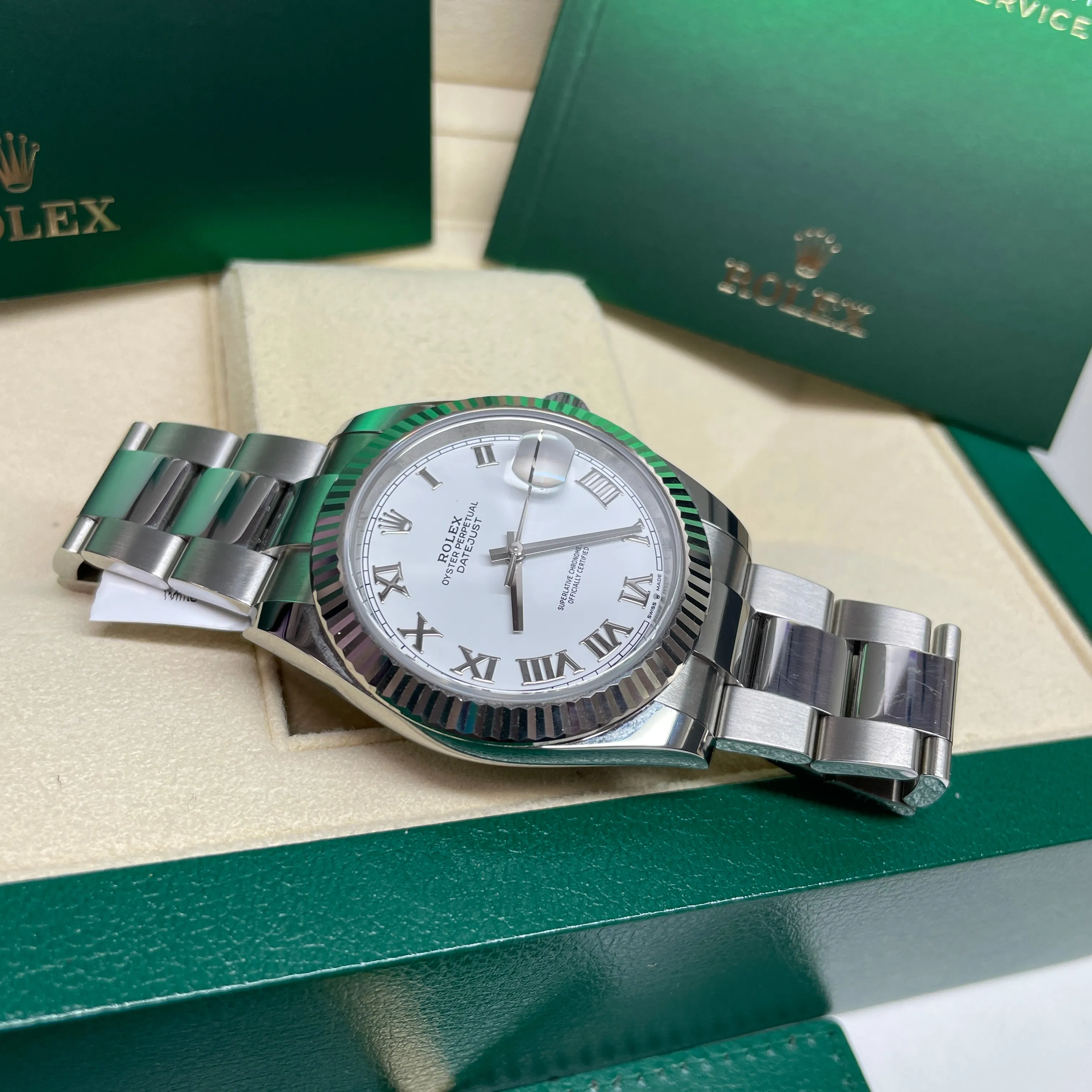 Pre-owned Rolex Oyster Datejust 41mm White Dial Roman Steel 126334