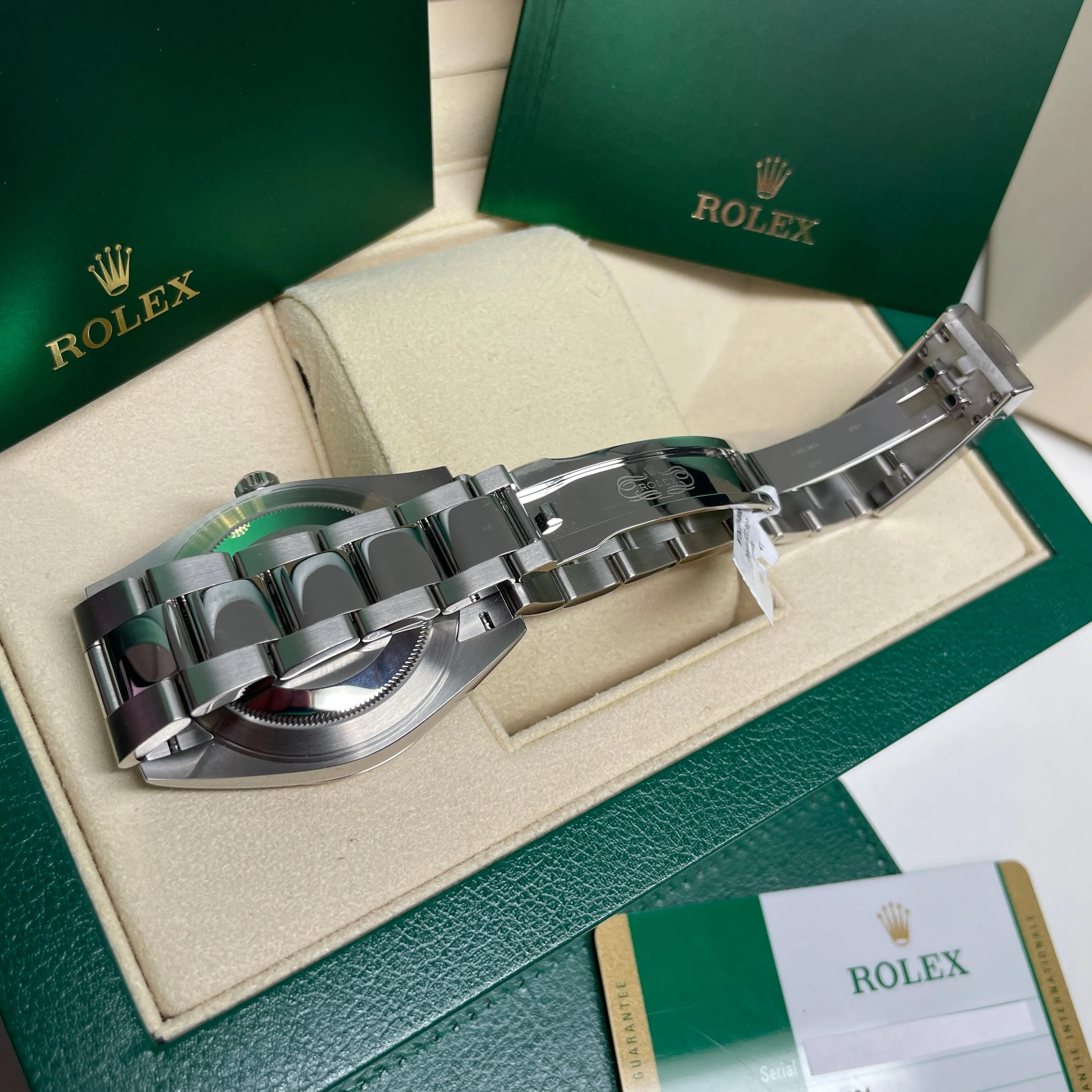 Pre-owned Rolex Oyster Datejust 41mm White Dial Roman Steel 126334