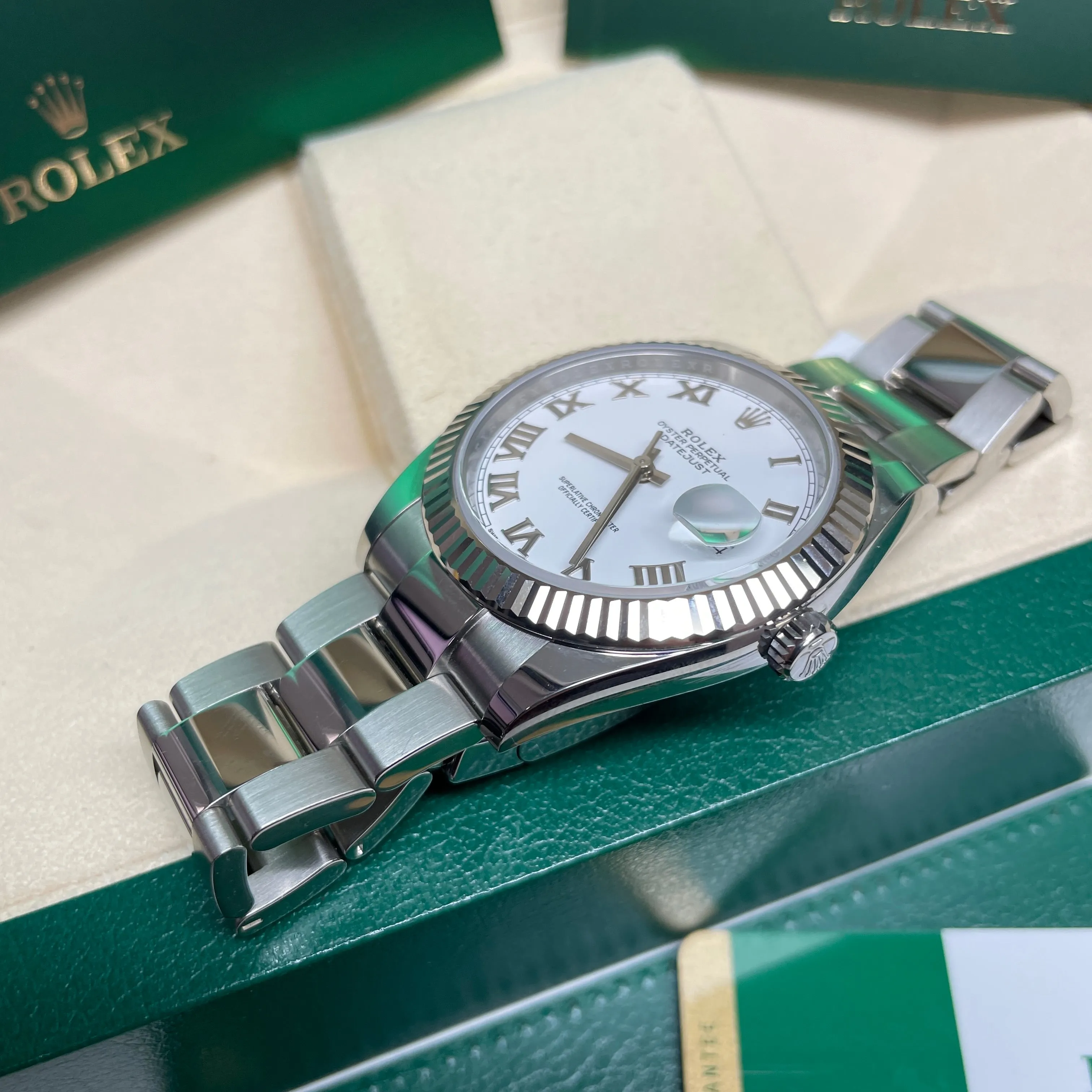 Pre-owned Rolex Oyster Datejust 41mm White Dial Roman Steel 126334