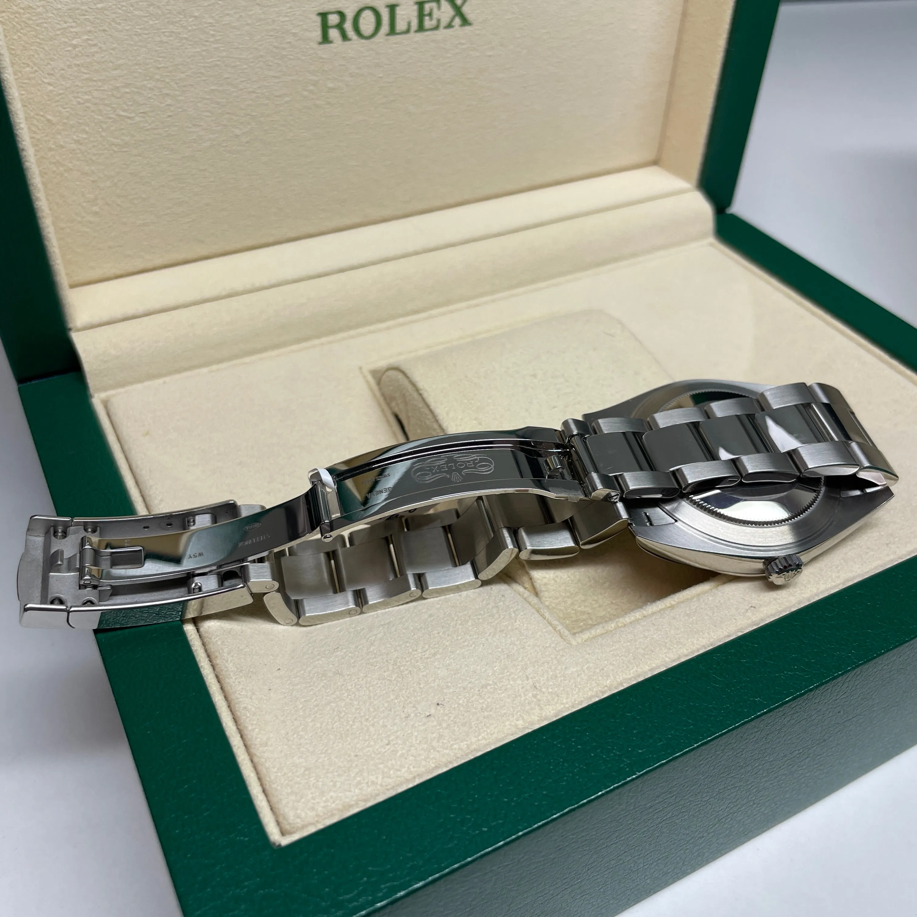 Pre-owned Rolex Oyster Datejust 41mm White Dial Roman Steel 126334