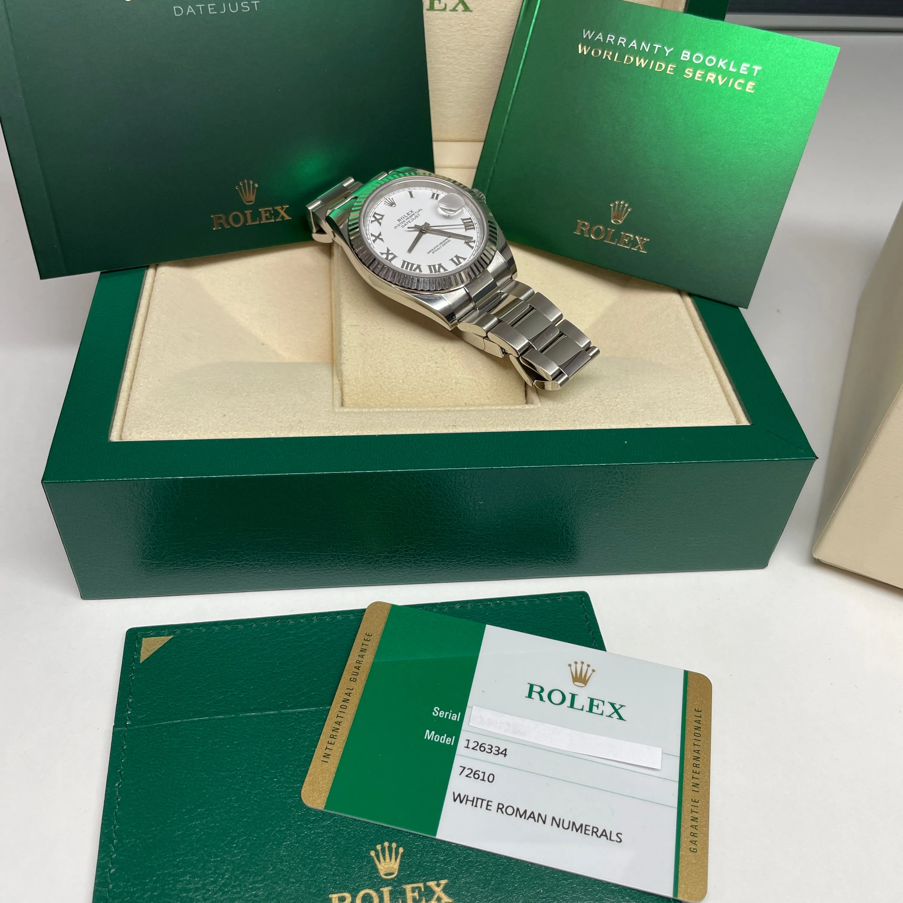 Pre-owned Rolex Oyster Datejust 41mm White Dial Roman Steel 126334