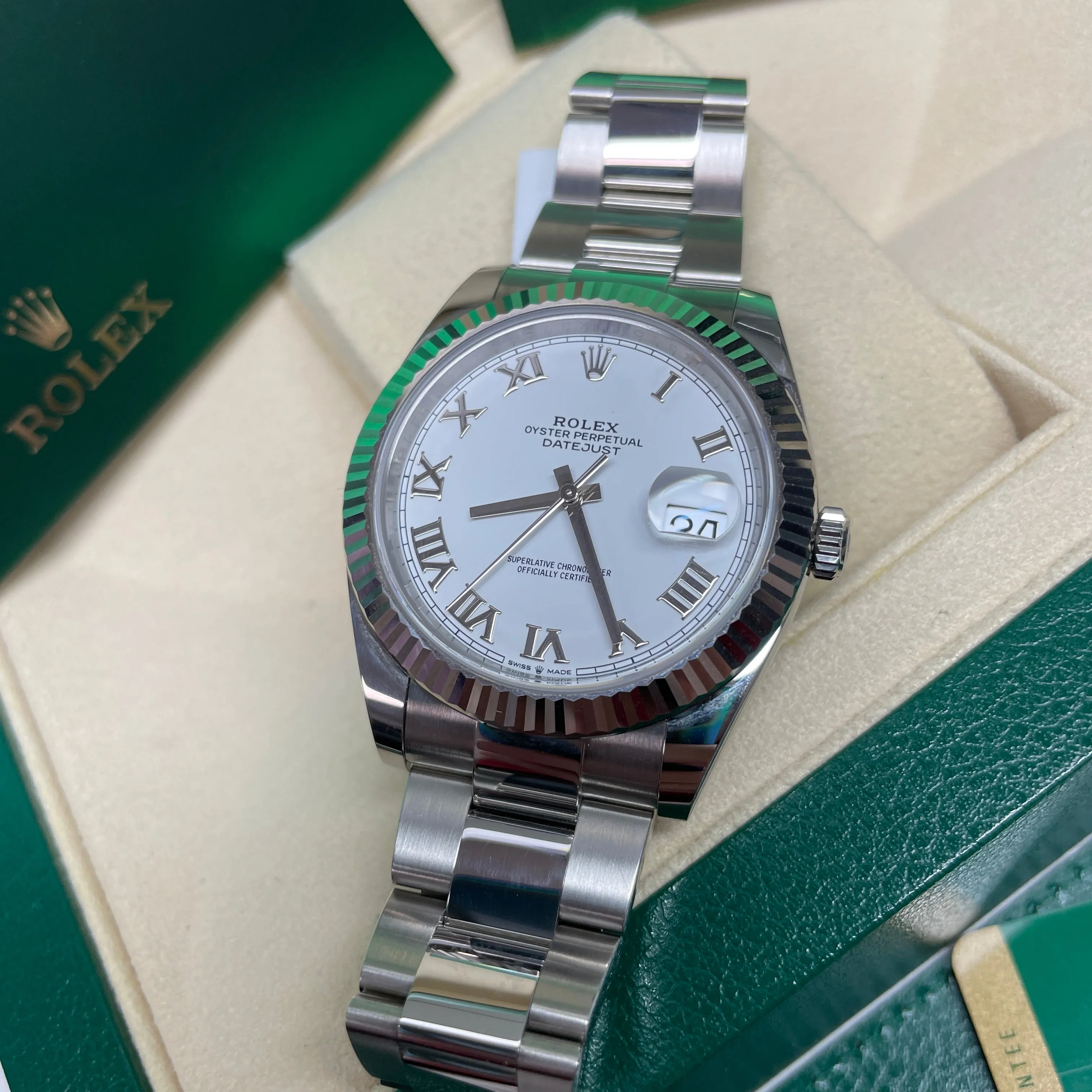 Pre-owned Rolex Oyster Datejust 41mm White Dial Roman Steel 126334