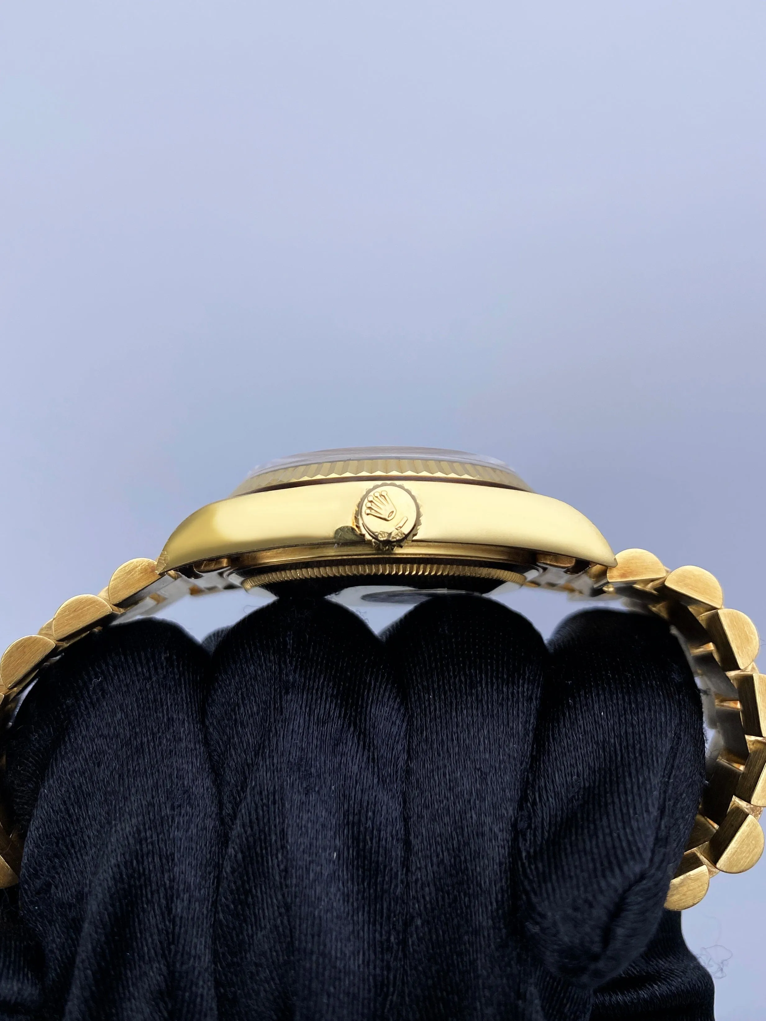 Rolex Day Date 18038 Blue Vignette Diamond Dial Yellow Gold Mens Watch