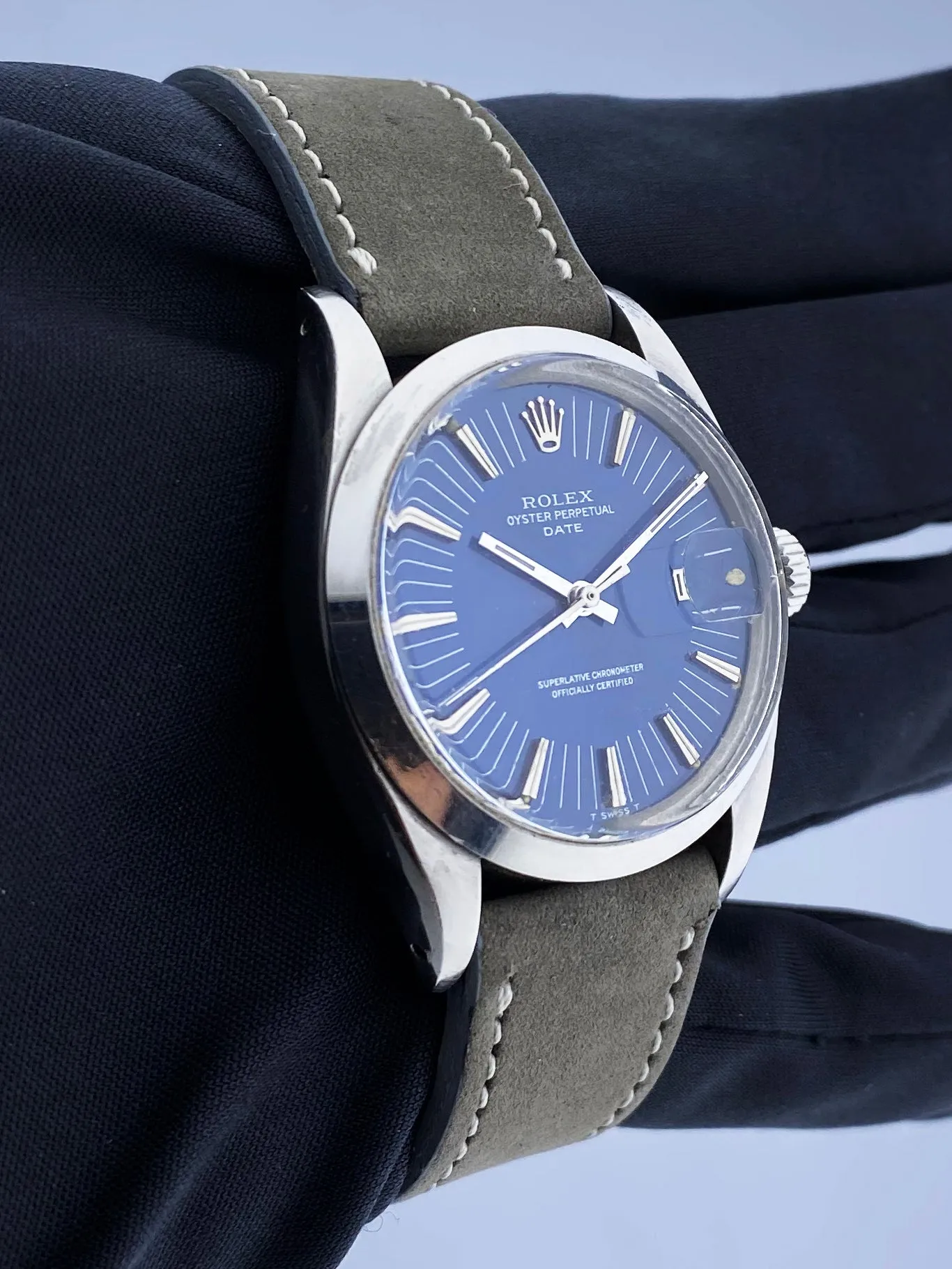 Rolex Oyster Perpetual Date 1500 Blue Dial Mens Watch