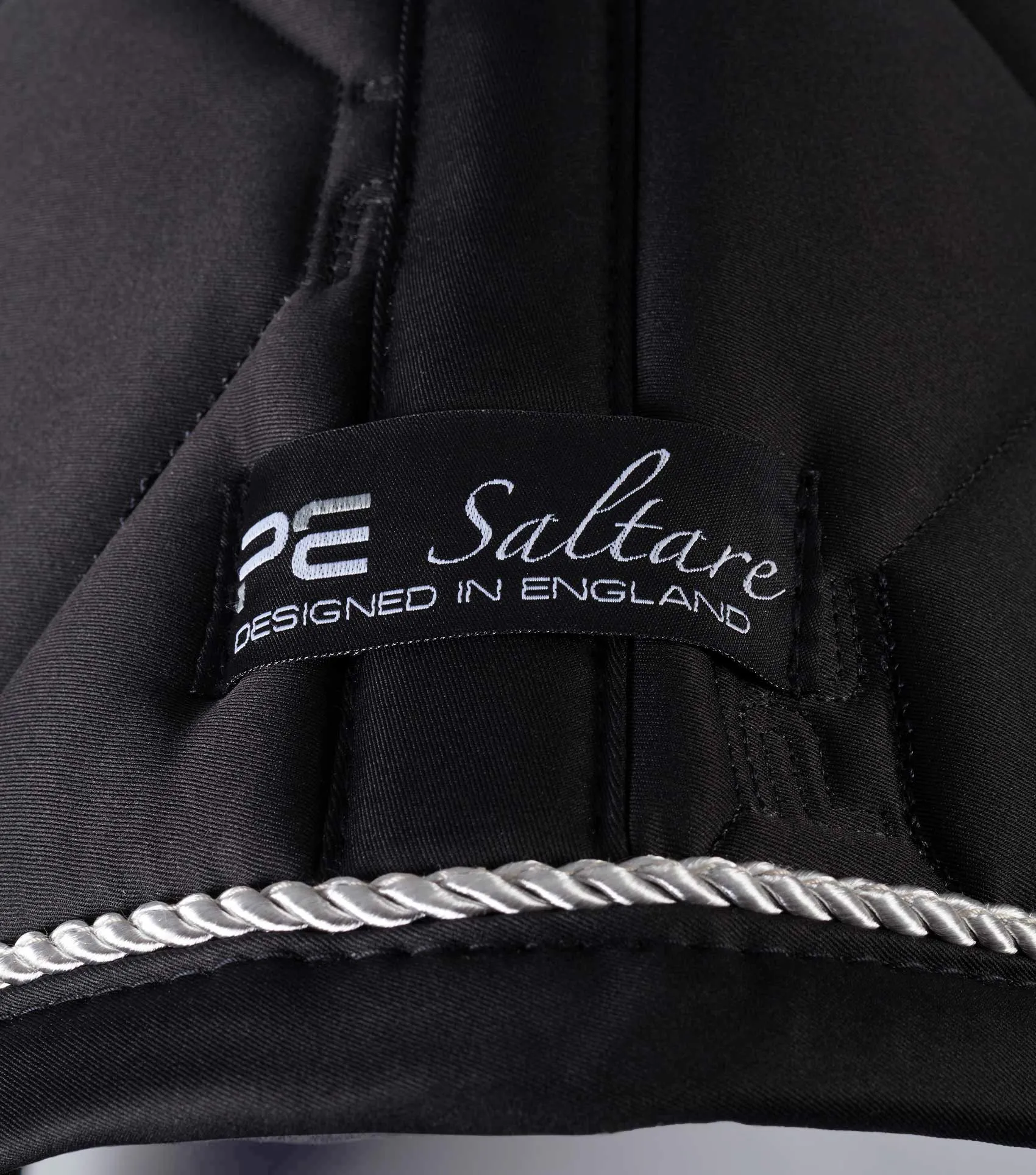 Saltare Close Contact Dressage Square Black