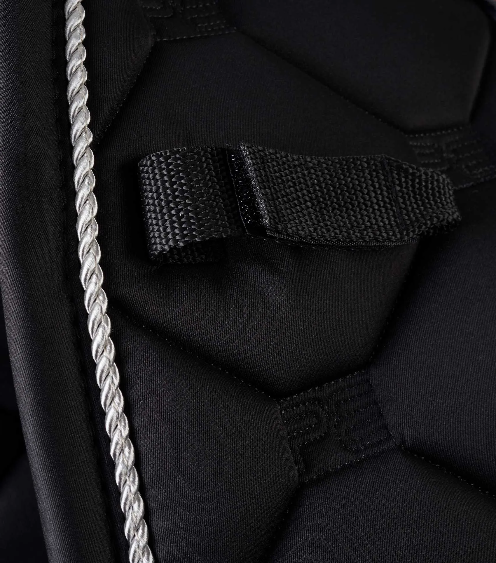 Saltare Close Contact Dressage Square Black