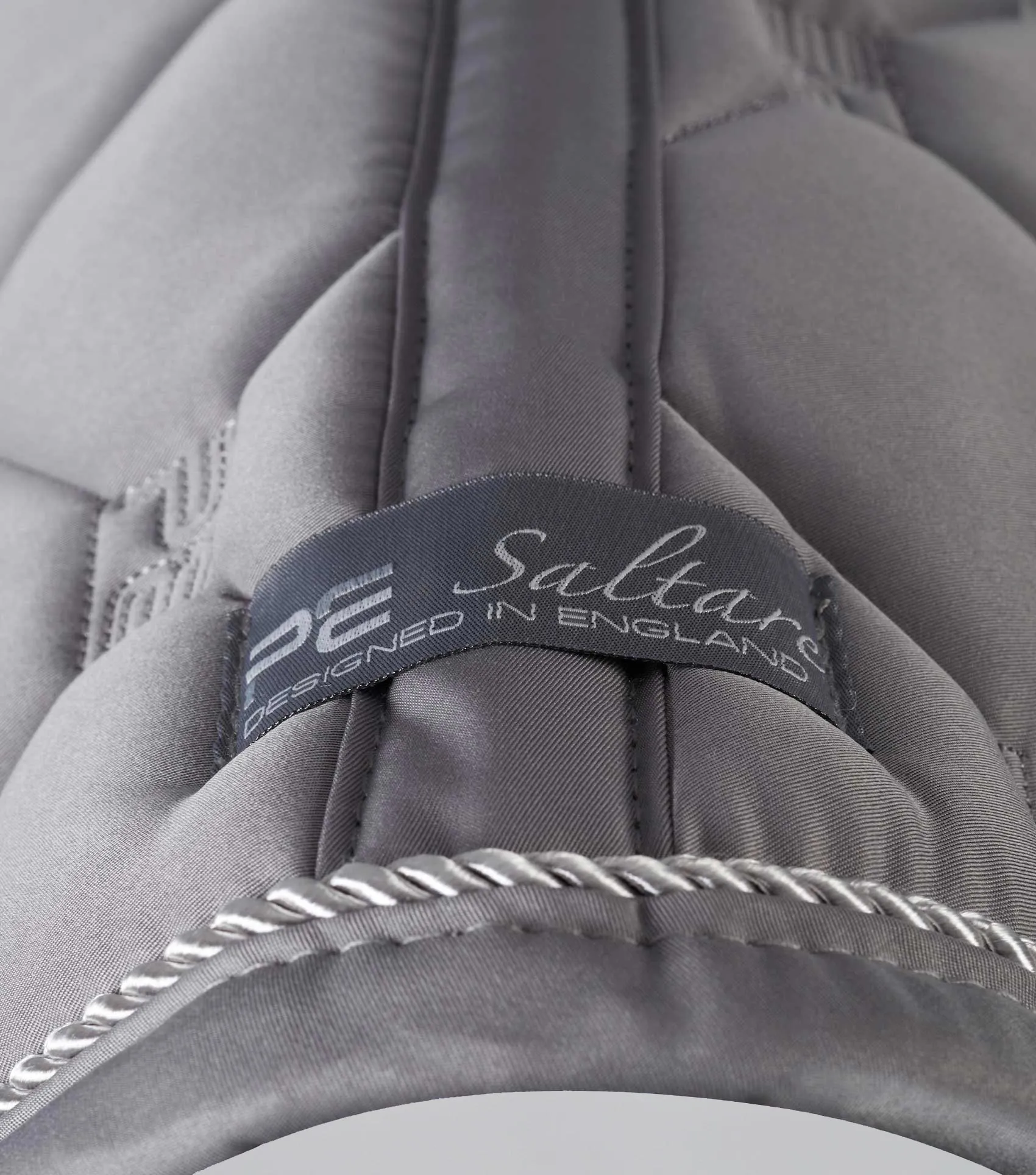 Saltare Close Contact Dressage Square Grey