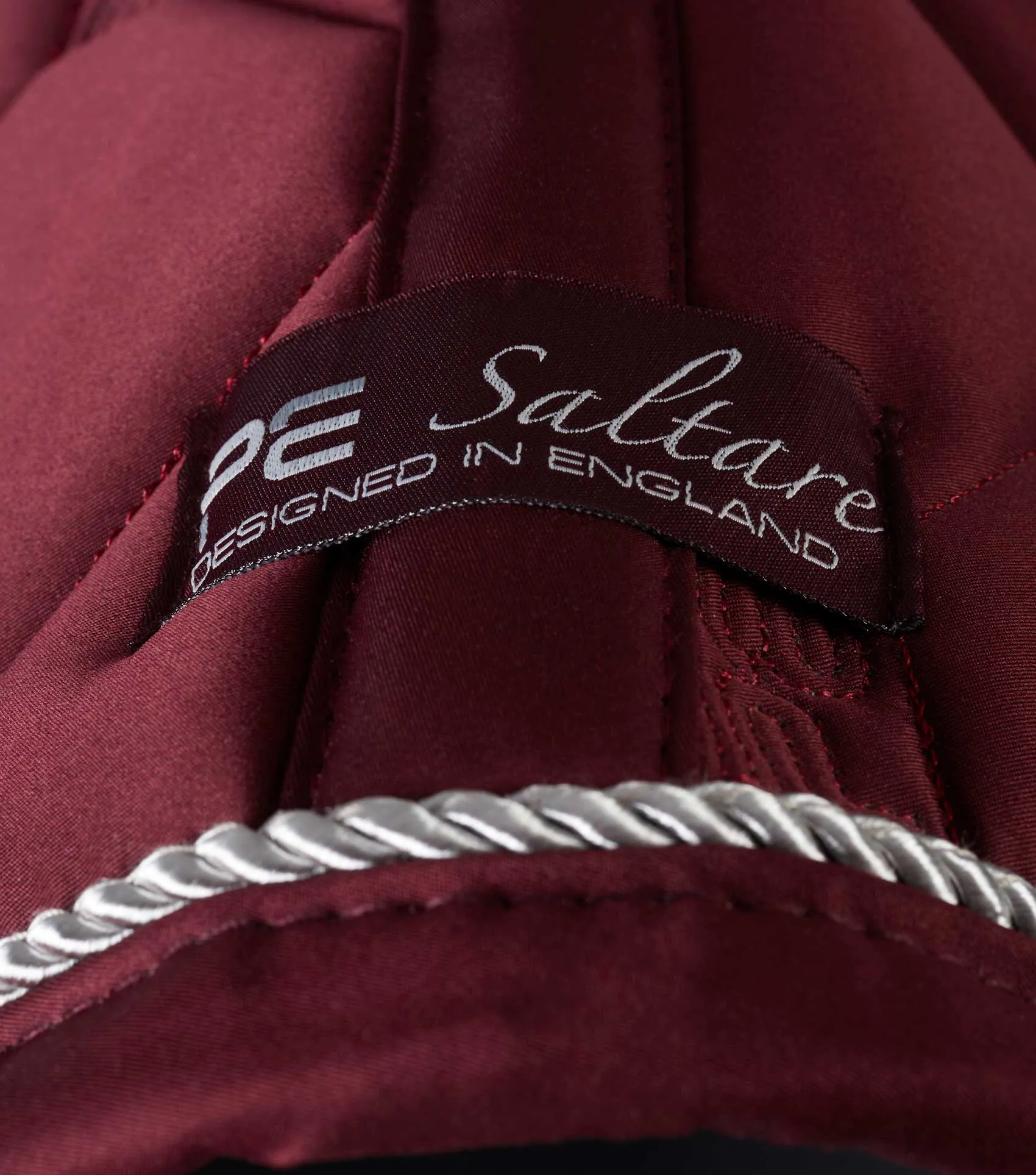 Saltare Close Contact Dressage Square Wine