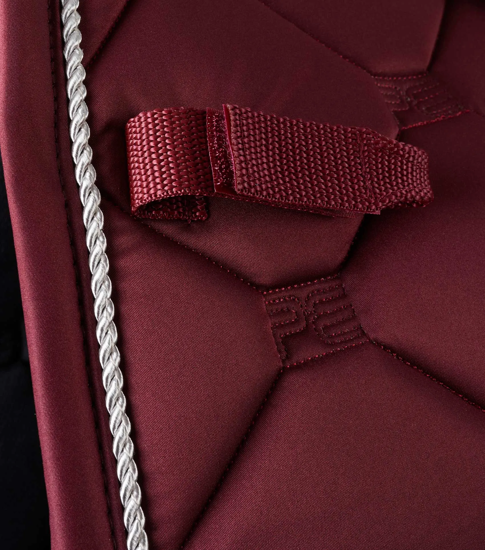 Saltare Close Contact Dressage Square Wine