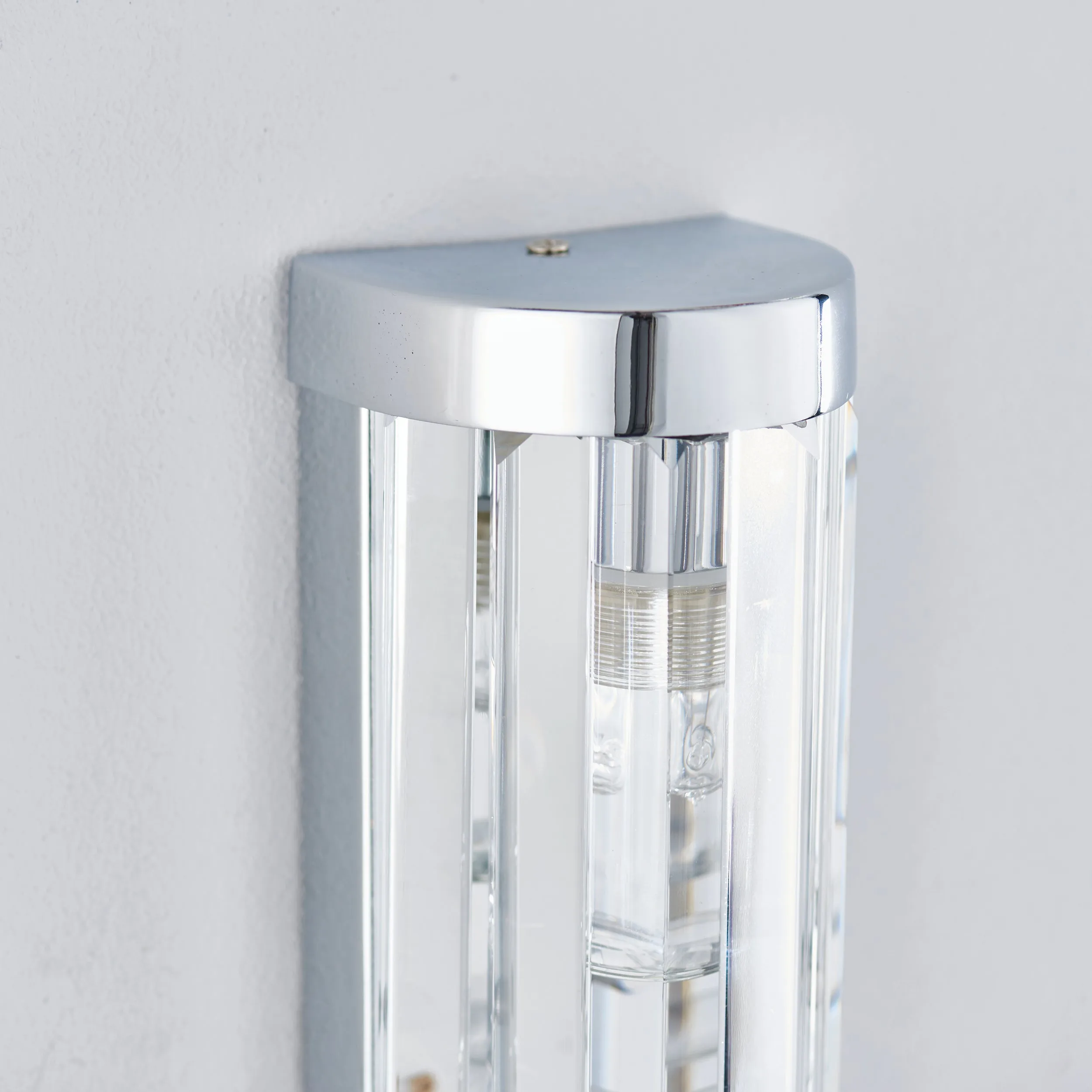 Saxby 39629 Crystal 2lt wall IP44 18W Chrome effect plate & clear crystal (k9) glass detail 2 x 18W G9 clear capsule (Required)