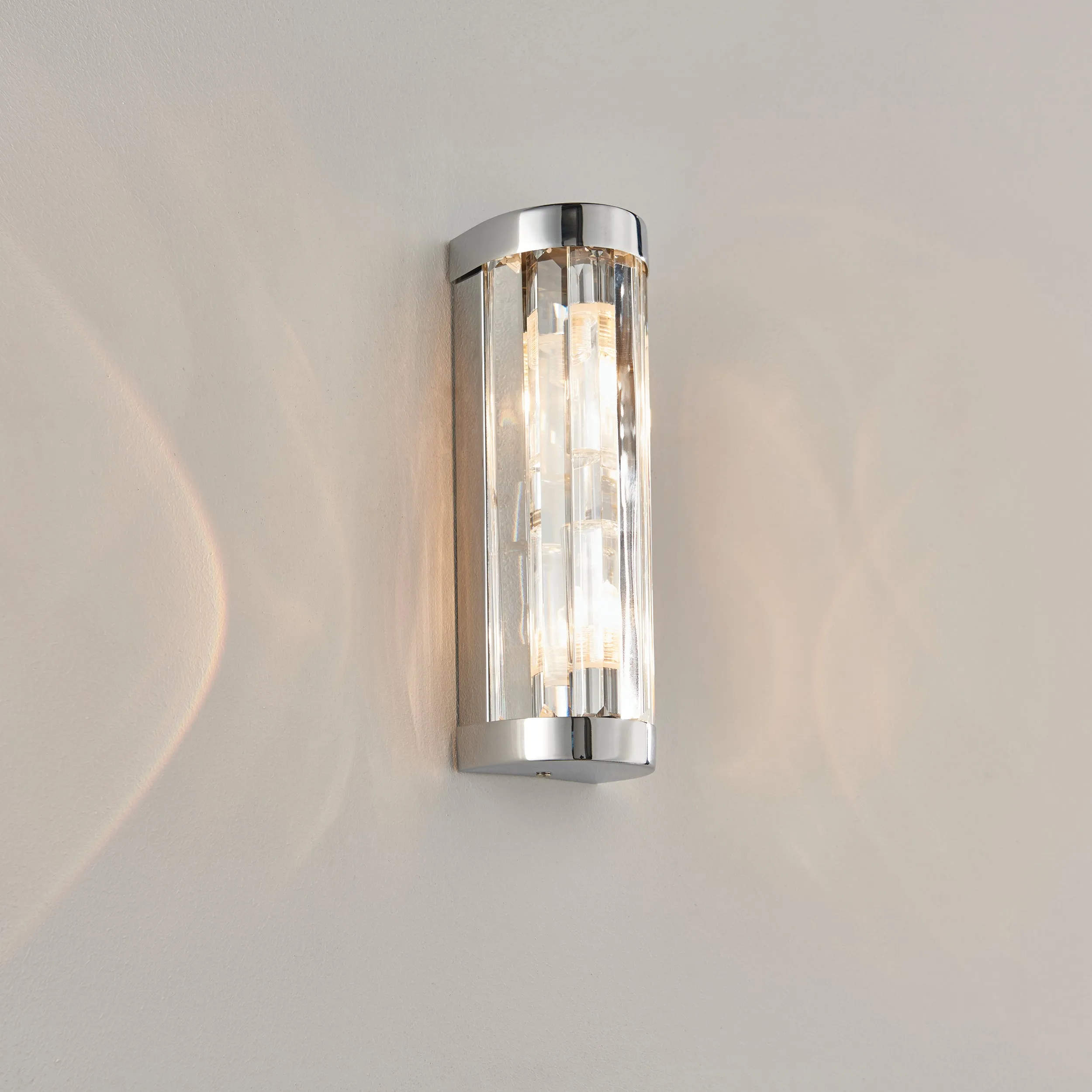Saxby 39629 Crystal 2lt wall IP44 18W Chrome effect plate & clear crystal (k9) glass detail 2 x 18W G9 clear capsule (Required)