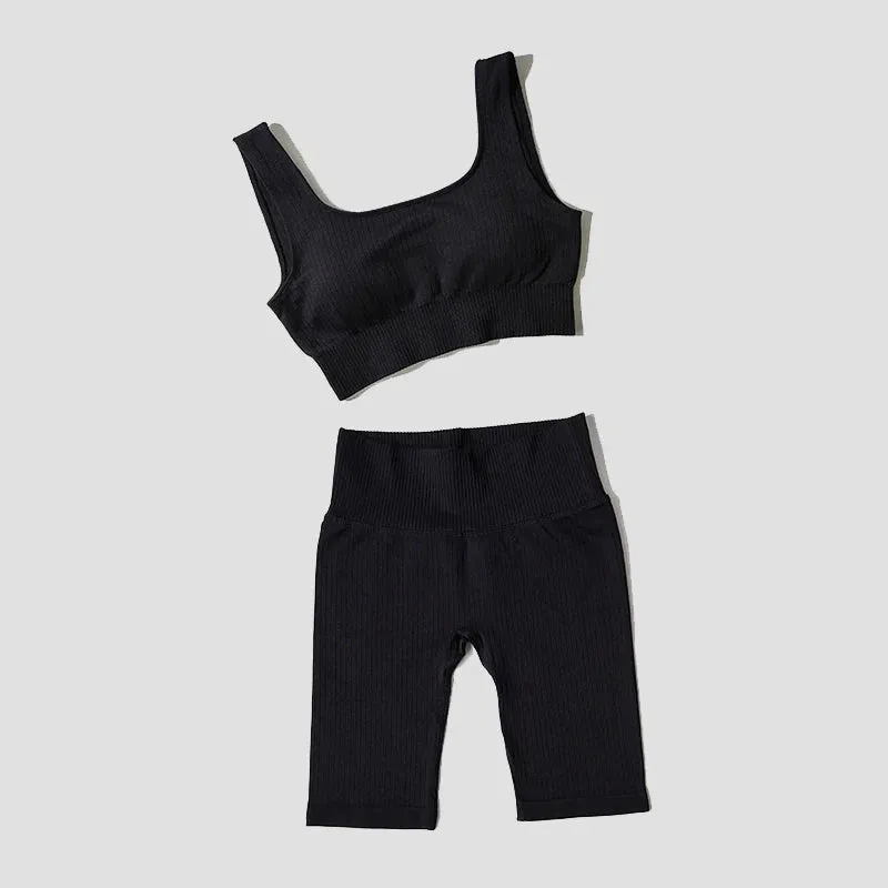 Seamless Women's Yoga Set - Sports Bra and Shorts - Fitness Workout Outfit (2-Piece)