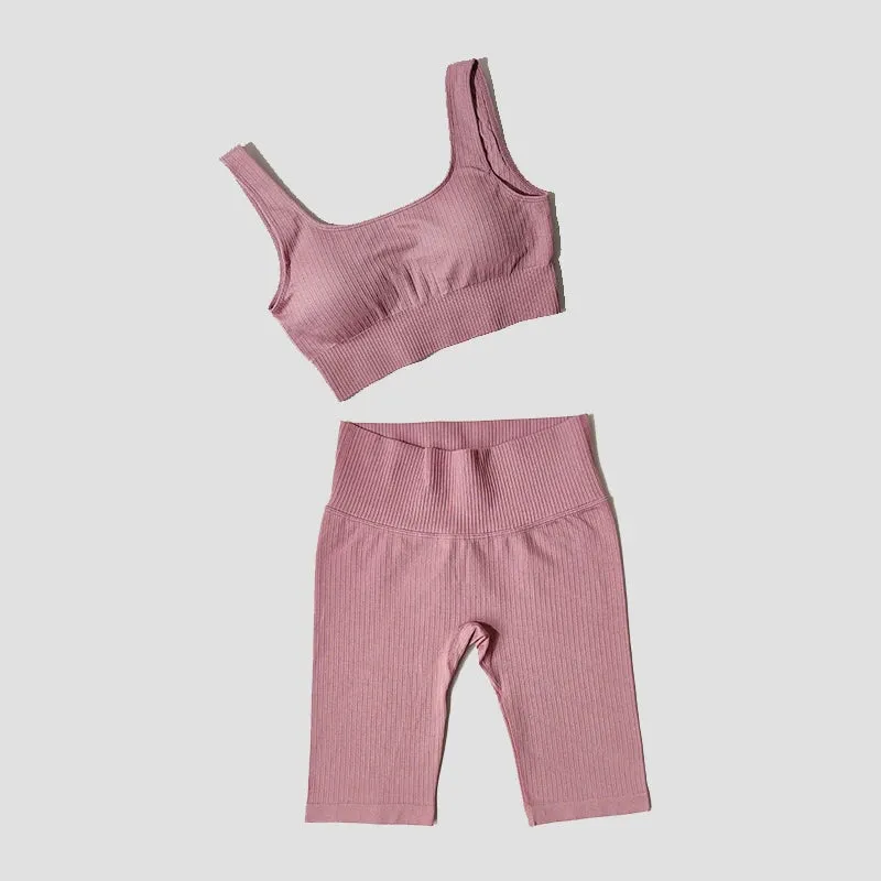 Seamless Women's Yoga Set - Sports Bra and Shorts - Fitness Workout Outfit (2-Piece)