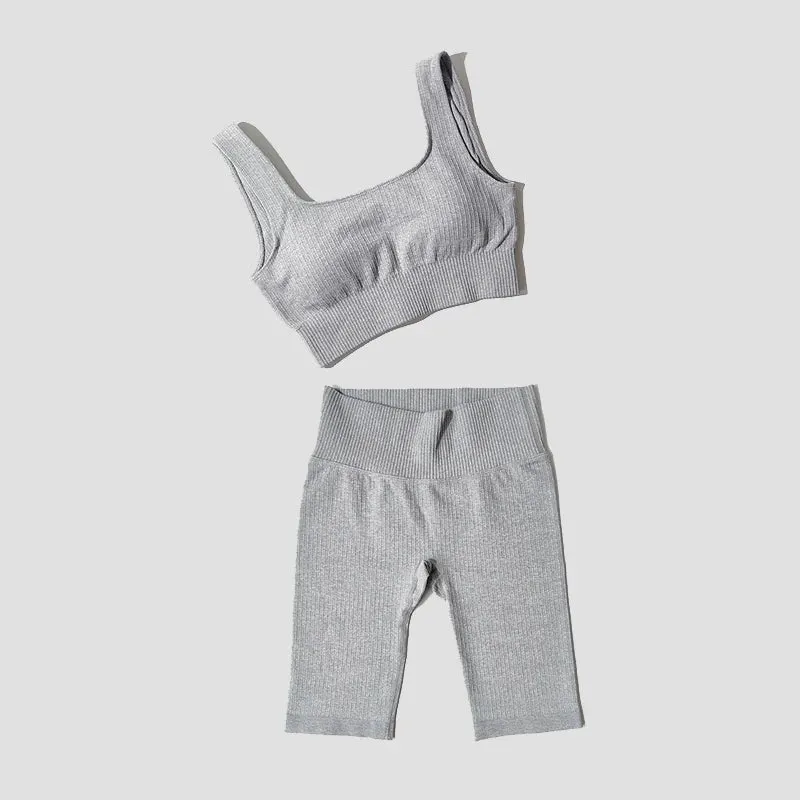 Seamless Women's Yoga Set - Sports Bra and Shorts - Fitness Workout Outfit (2-Piece)