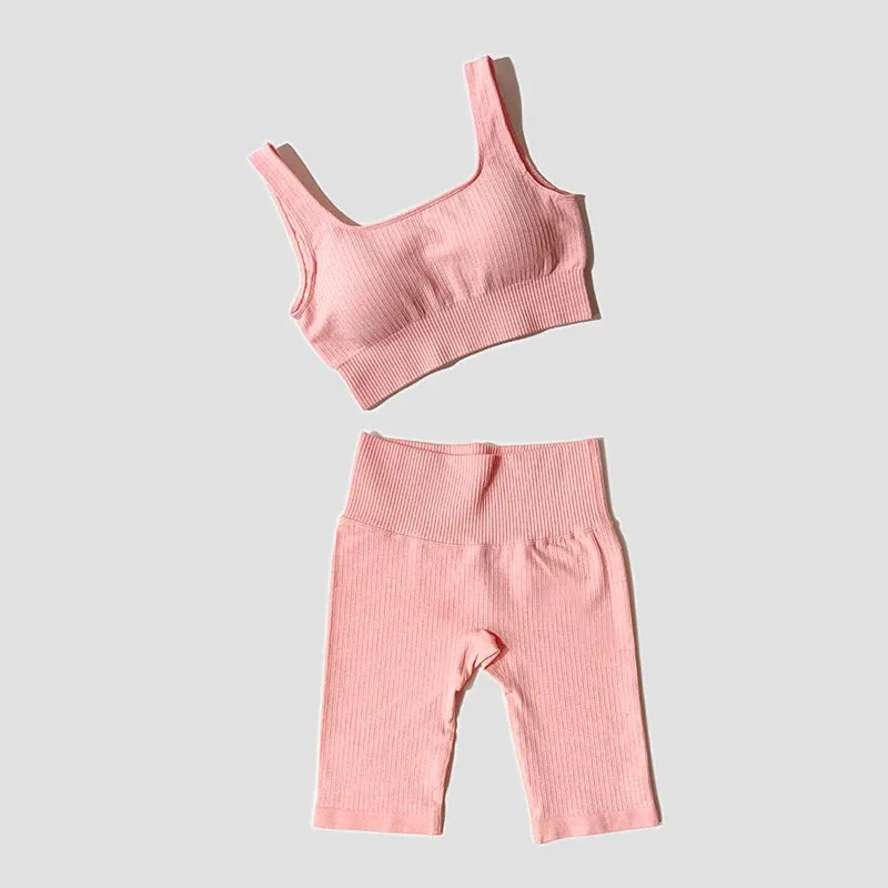 Seamless Women's Yoga Set - Sports Bra and Shorts - Fitness Workout Outfit (2-Piece)