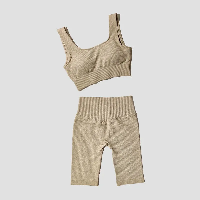 Seamless Women's Yoga Set - Sports Bra and Shorts - Fitness Workout Outfit (2-Piece)