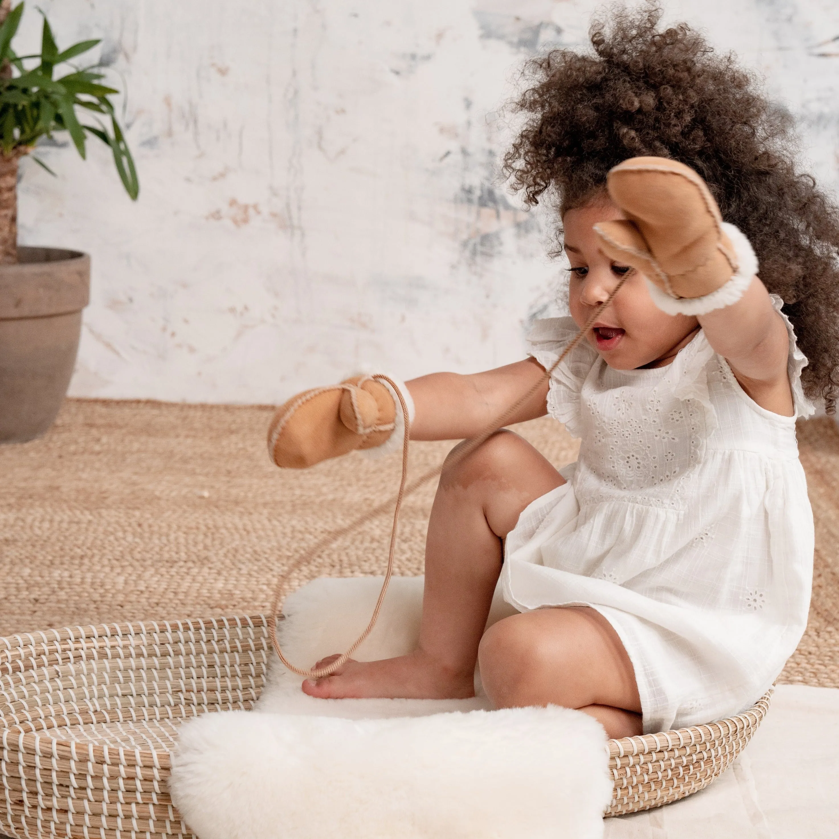 Sheepskin Puddy Mittens with Thumbs | Chesnut