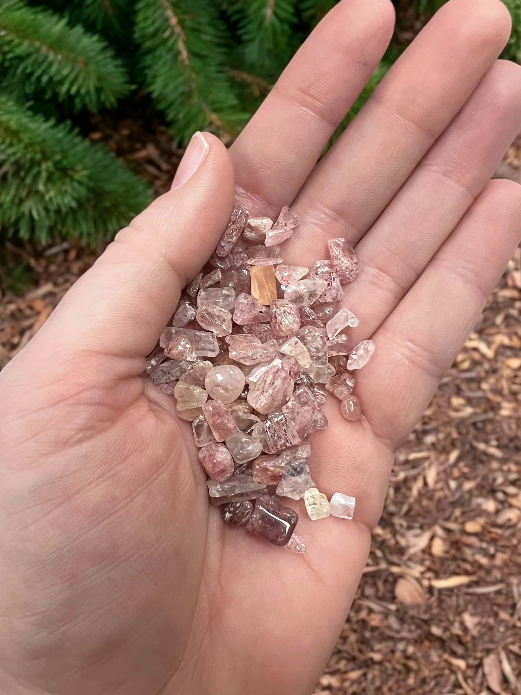 Strawberry Quartz Gemstone Chips
