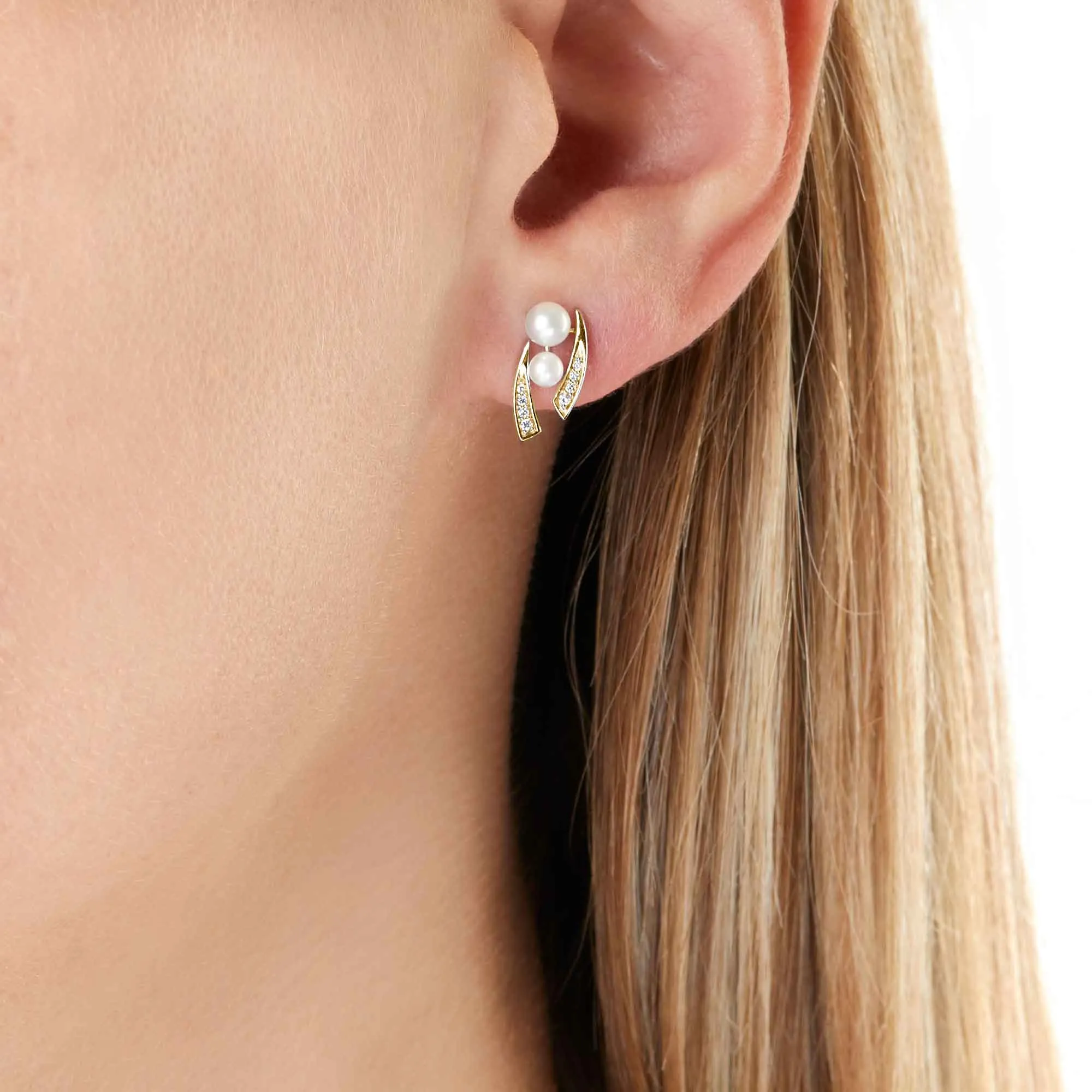Trend Freshwater Pearl and Diamond Earrings in 18ct Gold
